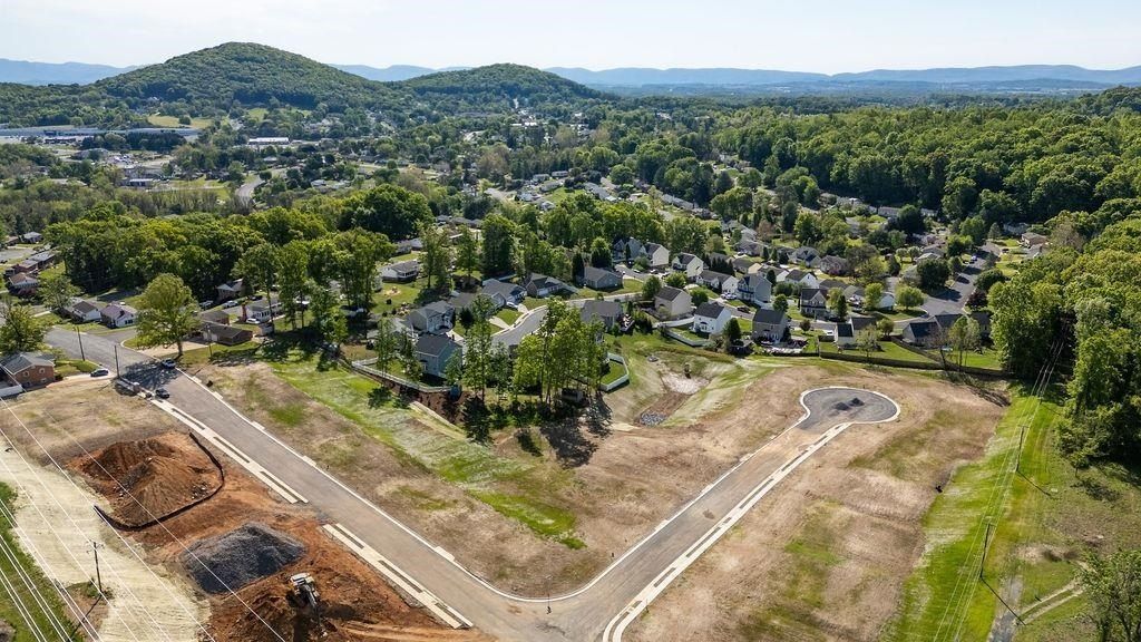 Fisher Cir. Staunton, VA 24401