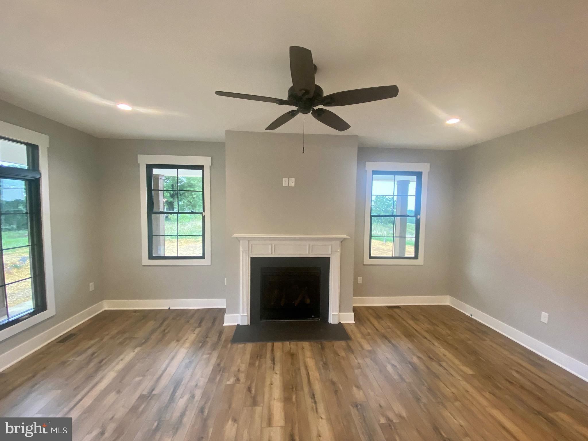 Oak Hill Court. Stephens City, VA 22655
