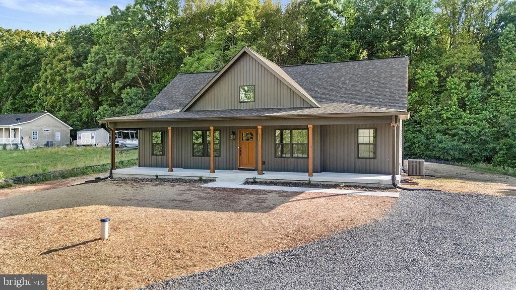 201 Seclusion Shores Drive. Mineral, VA 23117
