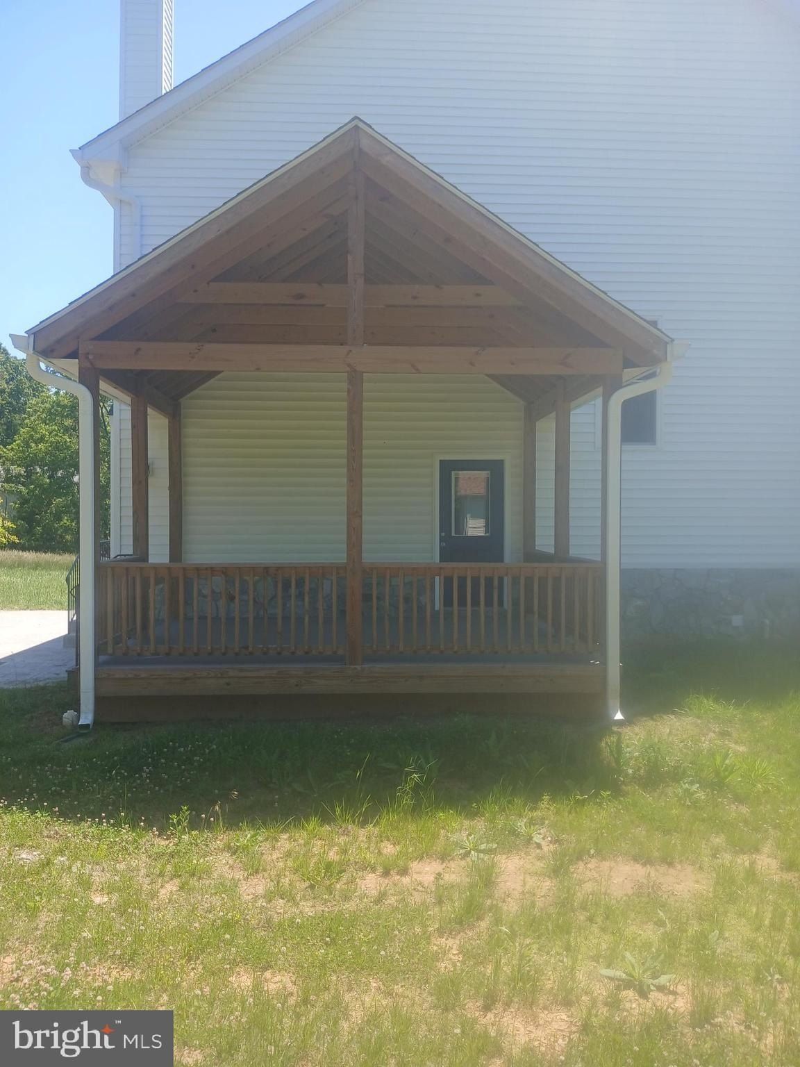 5201 Carolyns Way. Linden, VA 22642