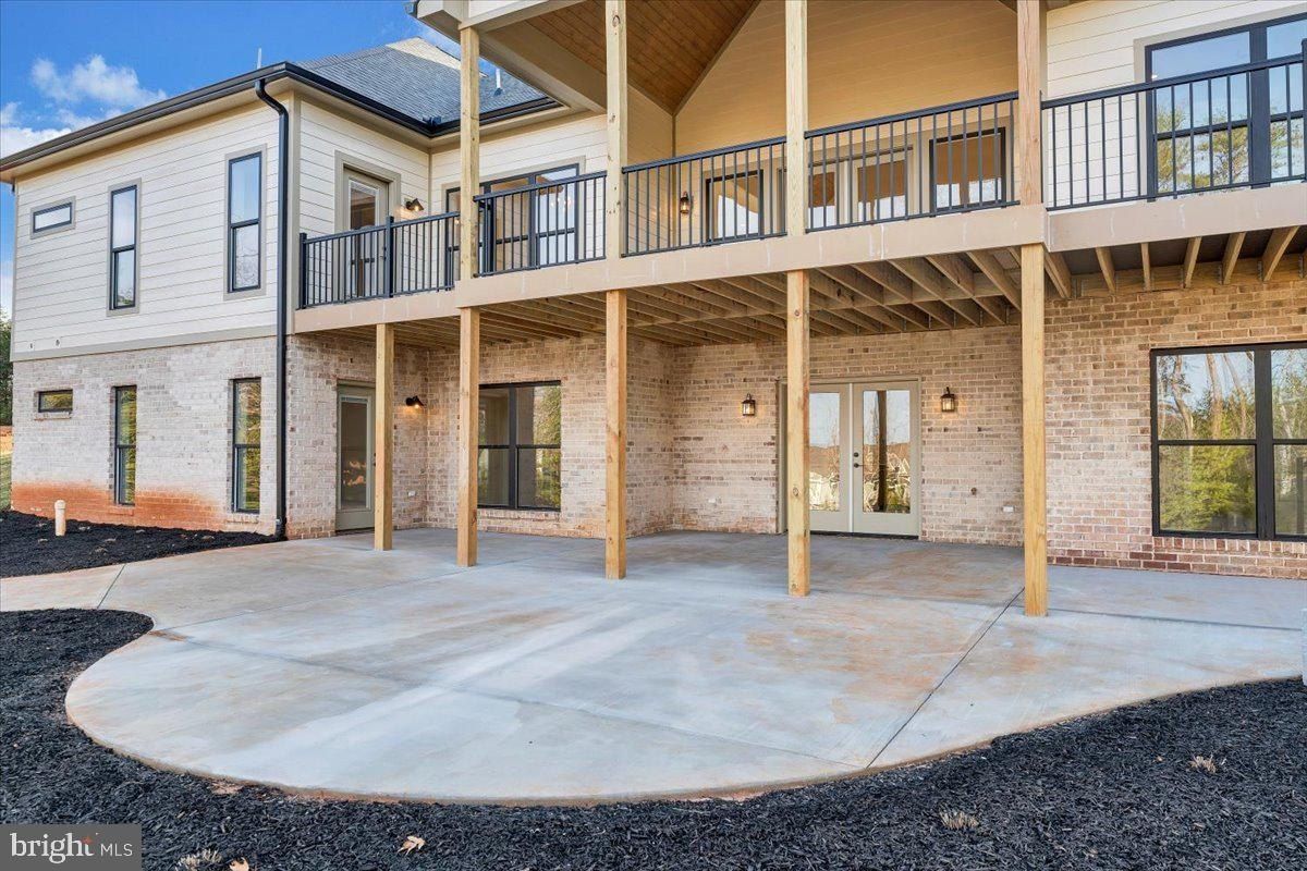 639 Compass Cove Circle. Moneta, VA 24121