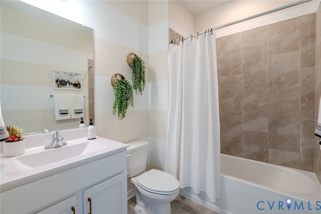 15878  Flying Cloud Aly Unit142. Midlothian, VA 23113