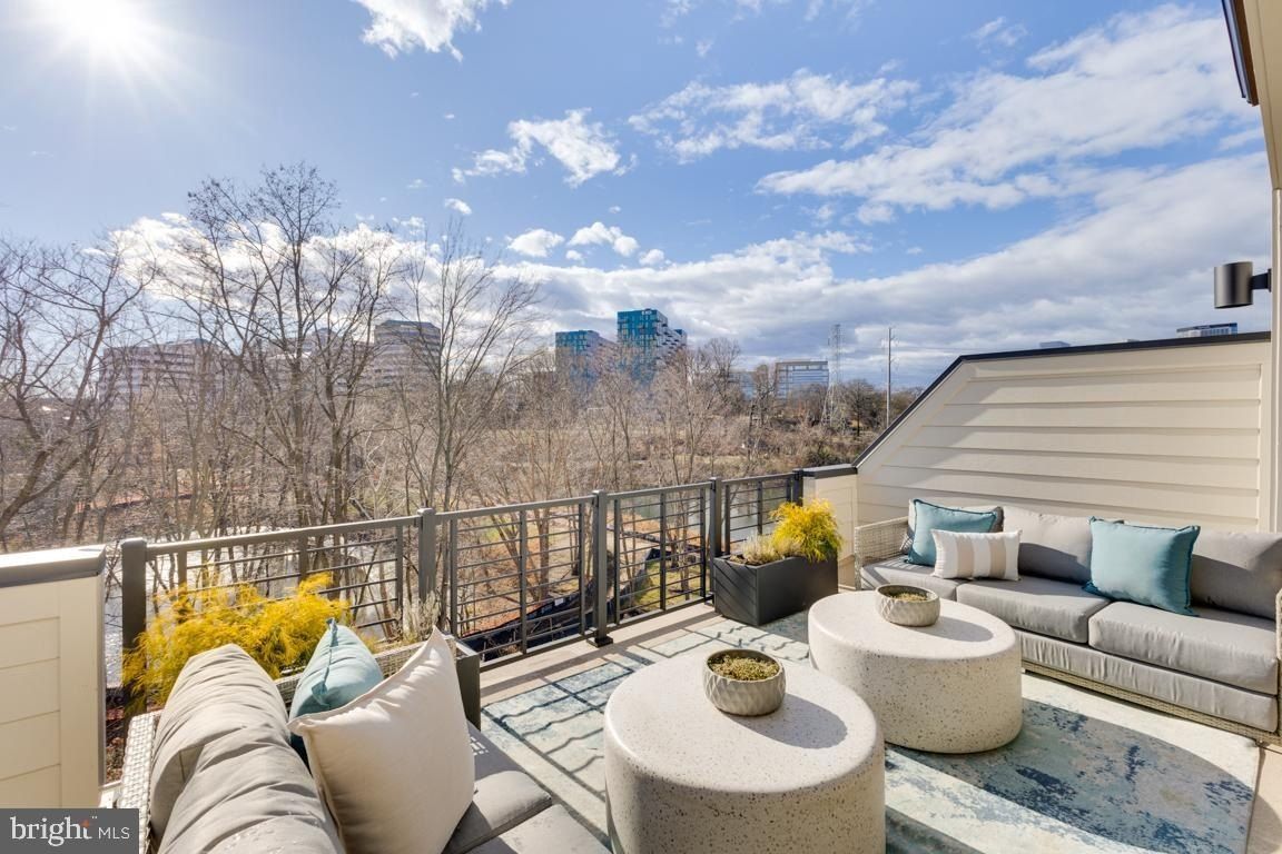 11579 Patriotic Lane. Reston, VA 20190