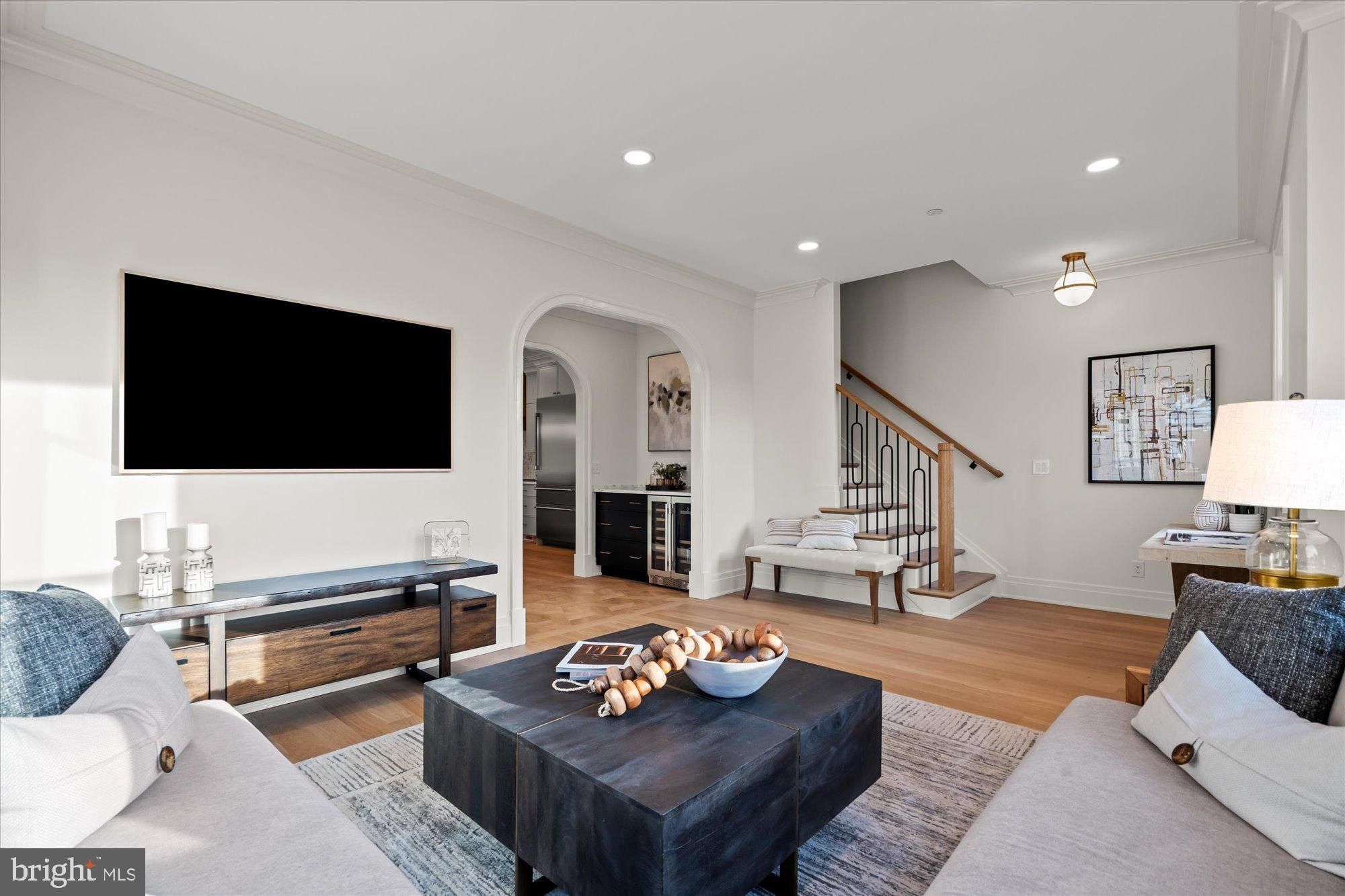 107 N West Street. Alexandria, VA 22314