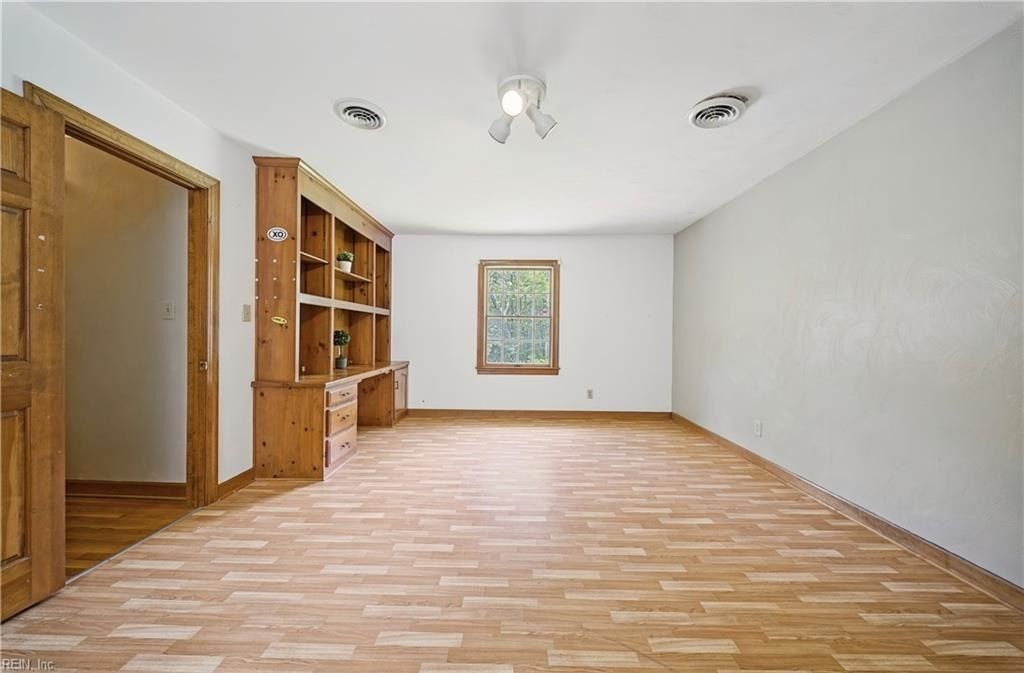 26211 Hanging Tree Road. Courtland, VA 23837