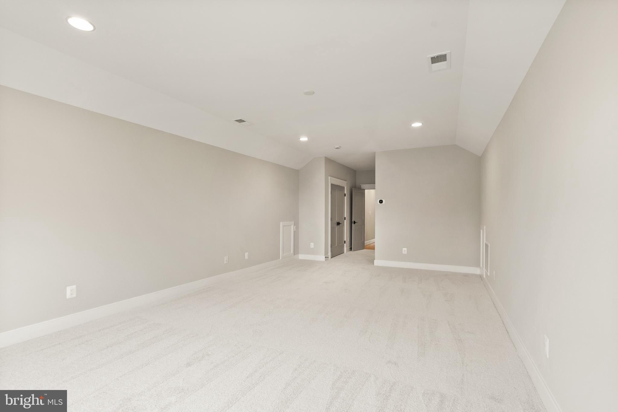 16054 Keymer Hill Court. Hamilton, VA 20158