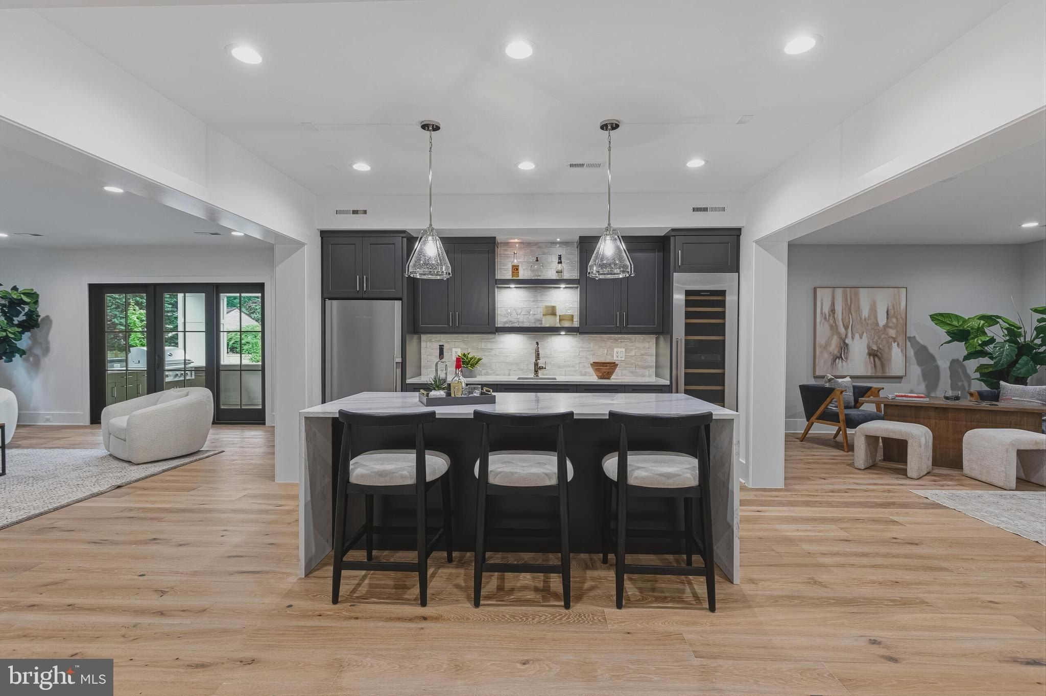 3815 N Abingdon Street. Arlington, VA 22207