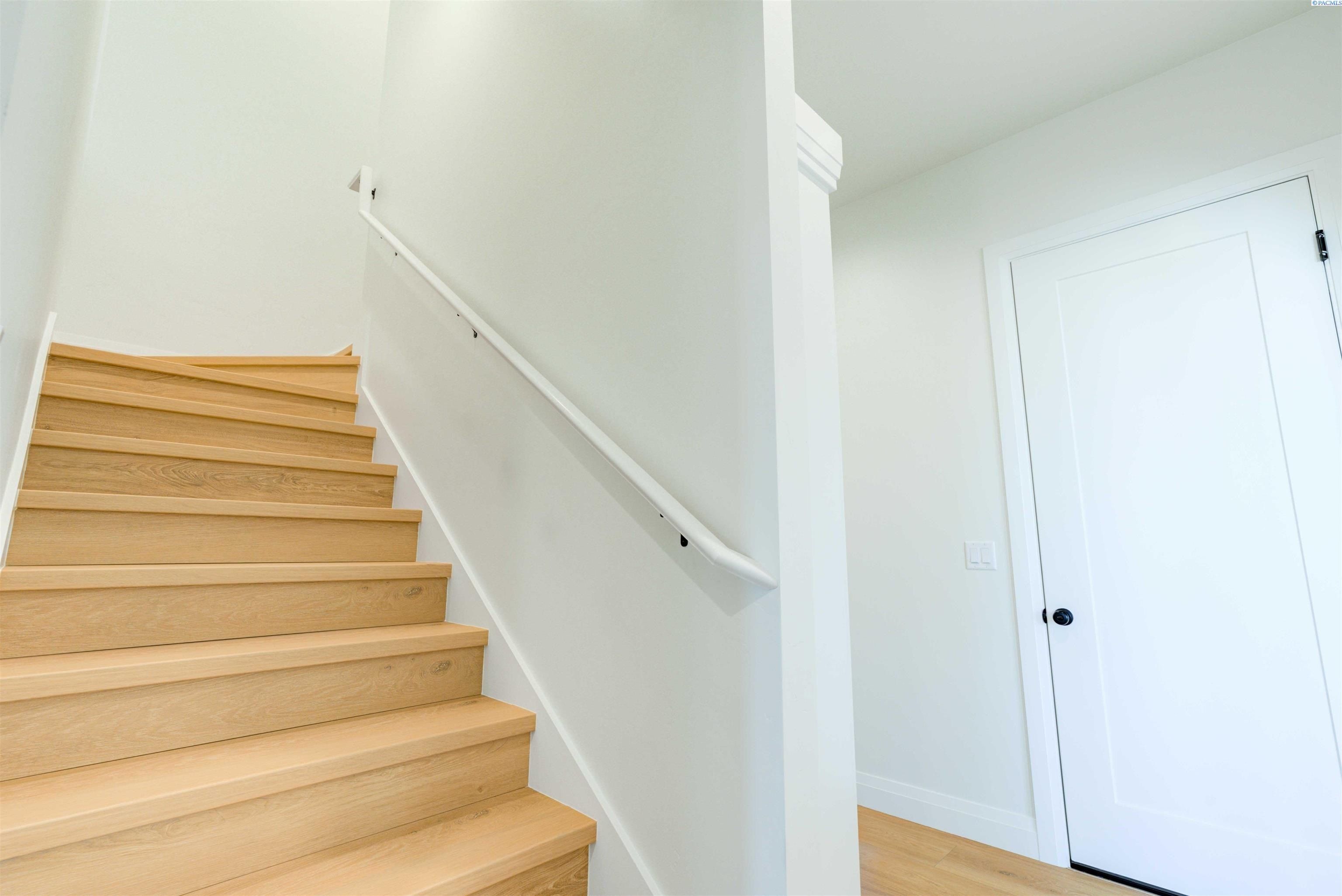 7403 Haystack Street. Kennewick, WA 99338