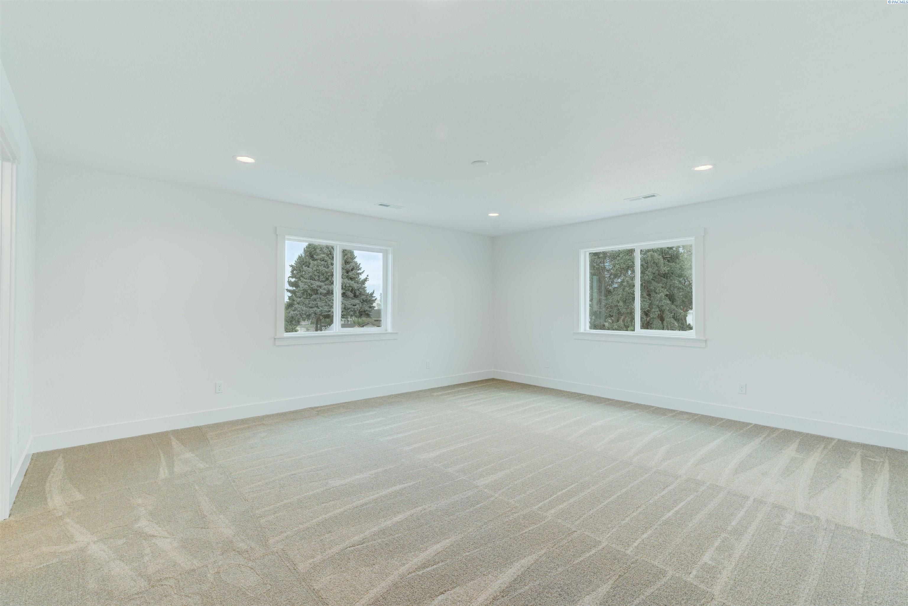 1054 N Grant Place. Kennewick, WA 99336