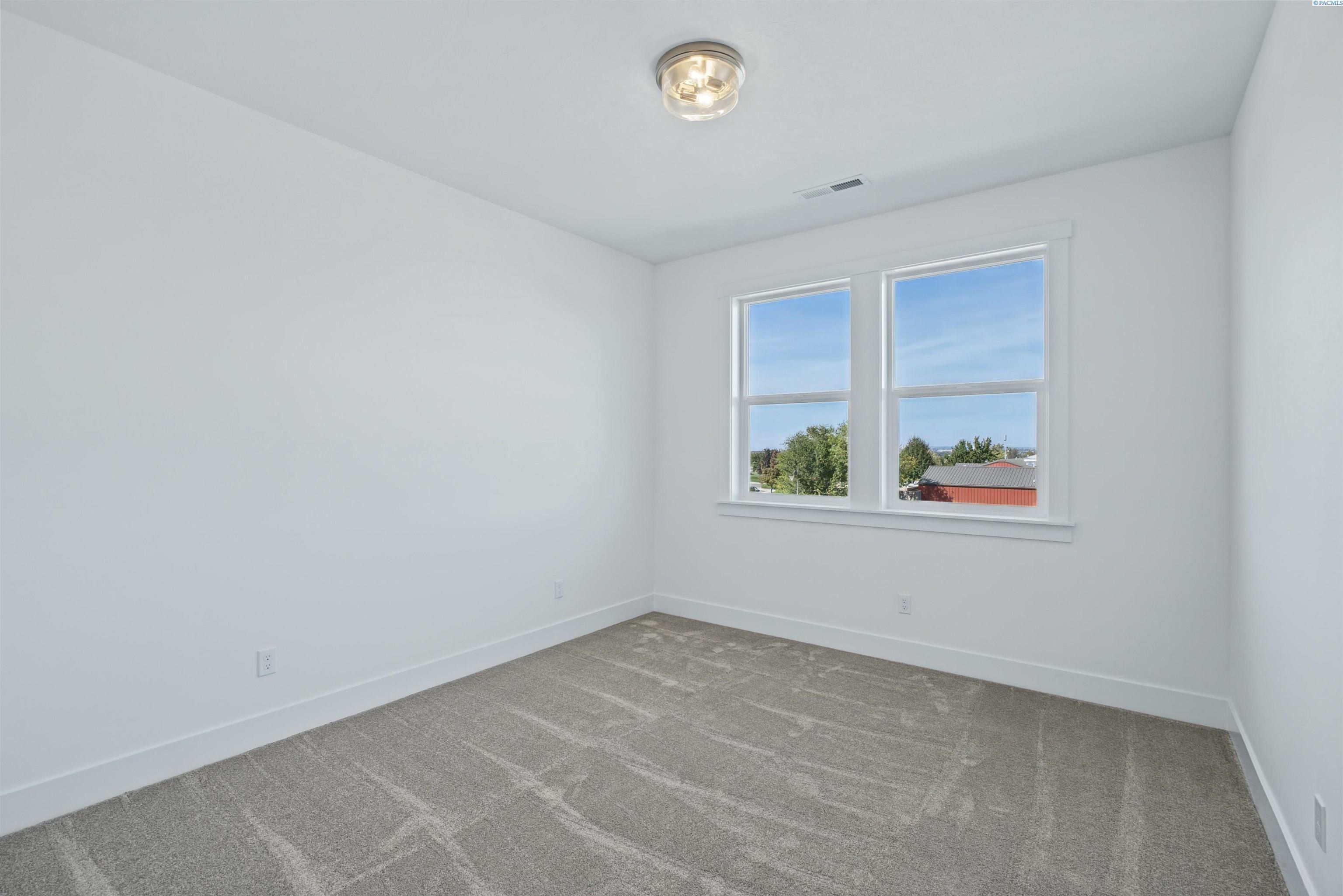 5424 W Okanogan Ave. Kennewick, WA 99336