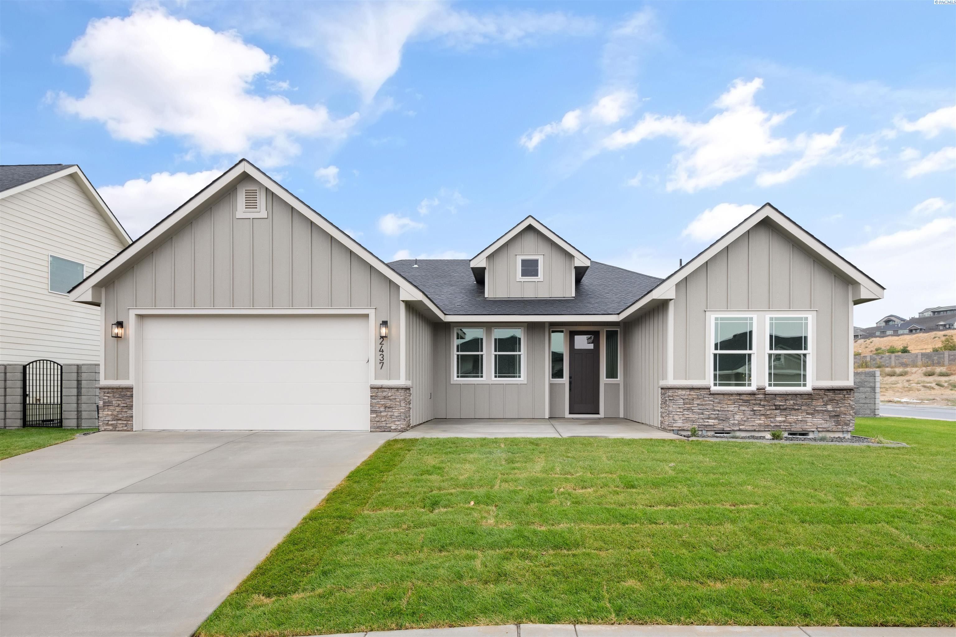 2437 Maggio Loop. Richland, WA 99352