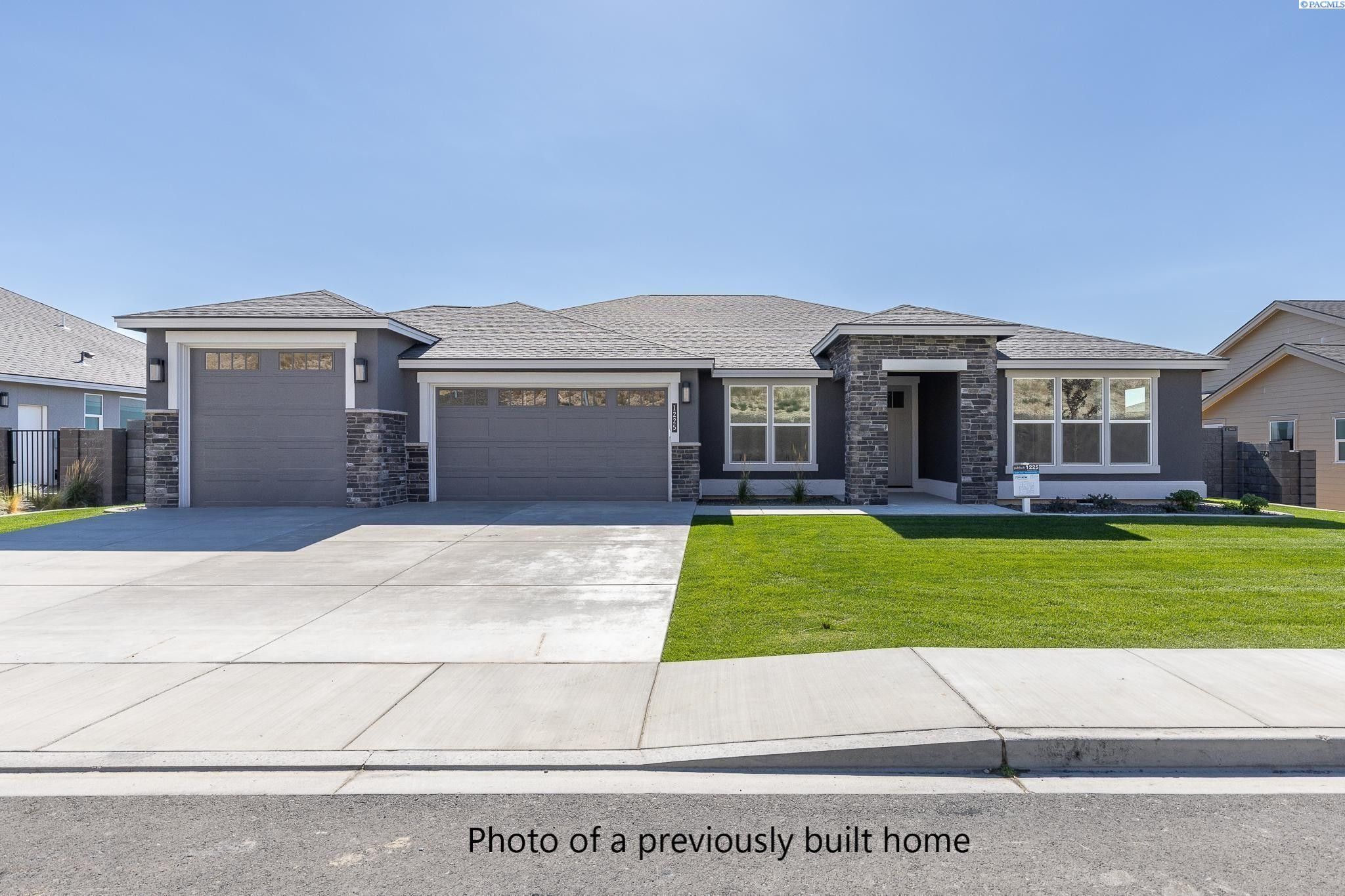 2537 Legacy Lane. Richland, WA 99352