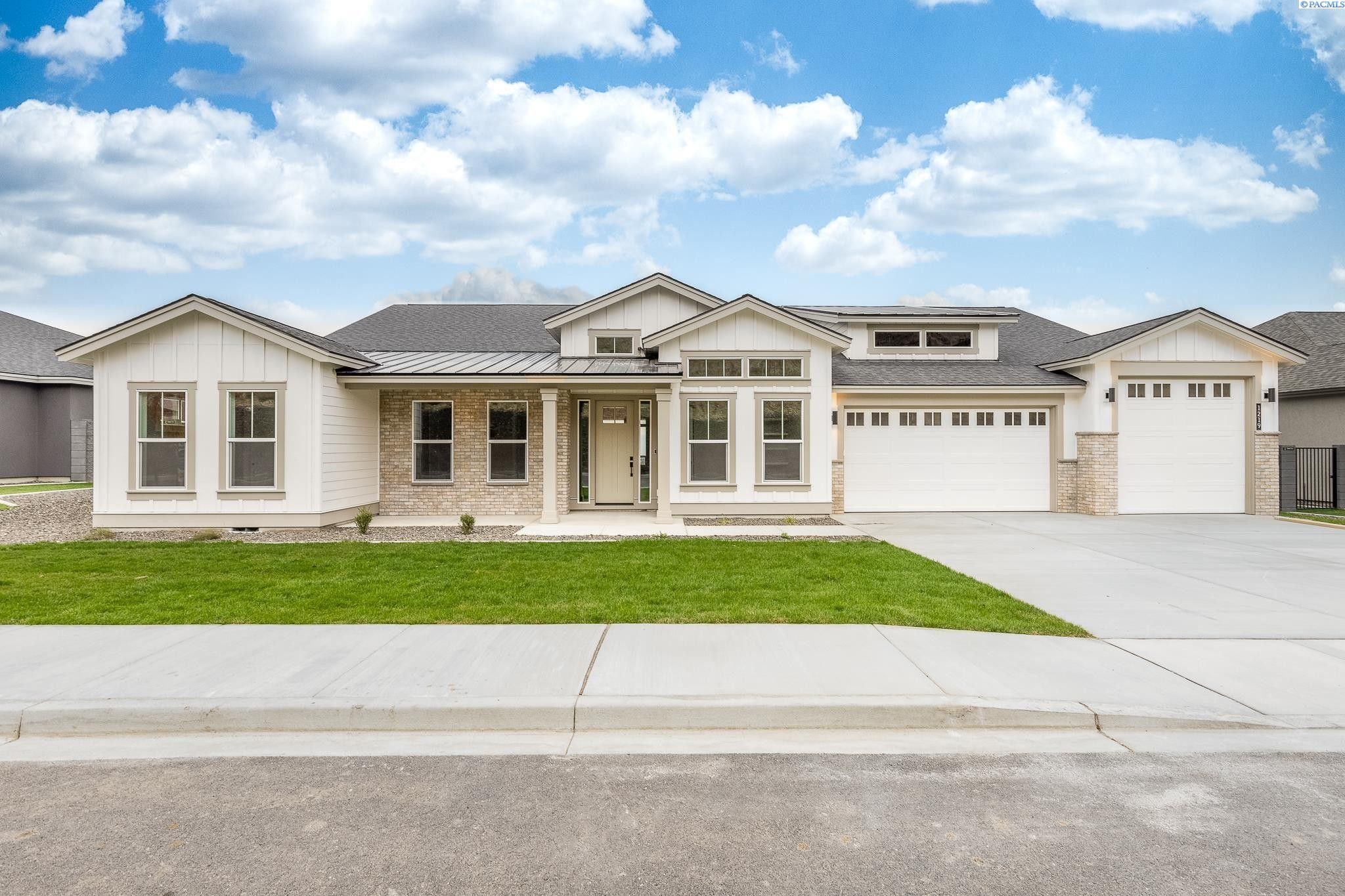 411 Bonita Street. Richland, WA 99352