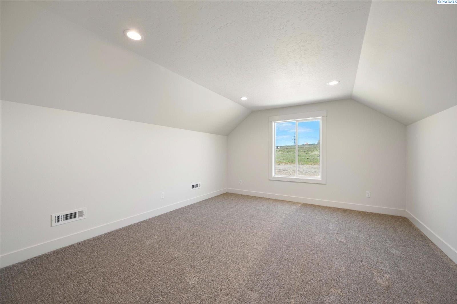 4280 W Brant Rd Pr Nw. Benton City, WA 99320