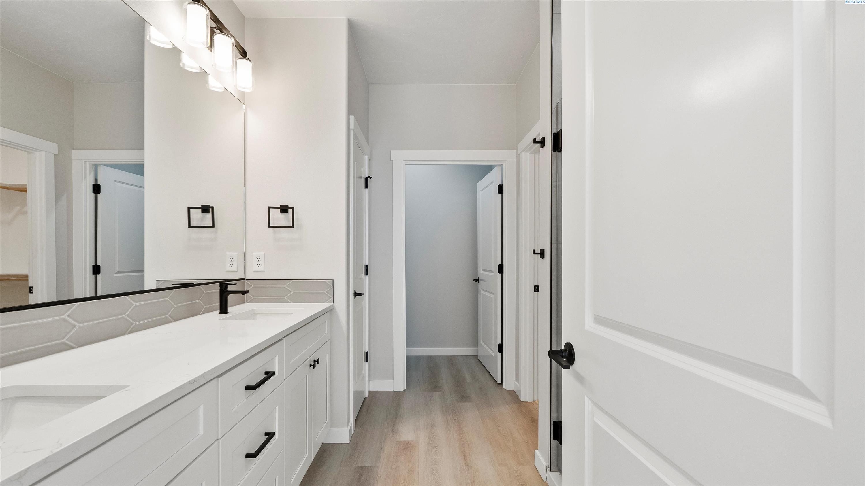 1325 Kalani Ct. West Richland, WA 99353