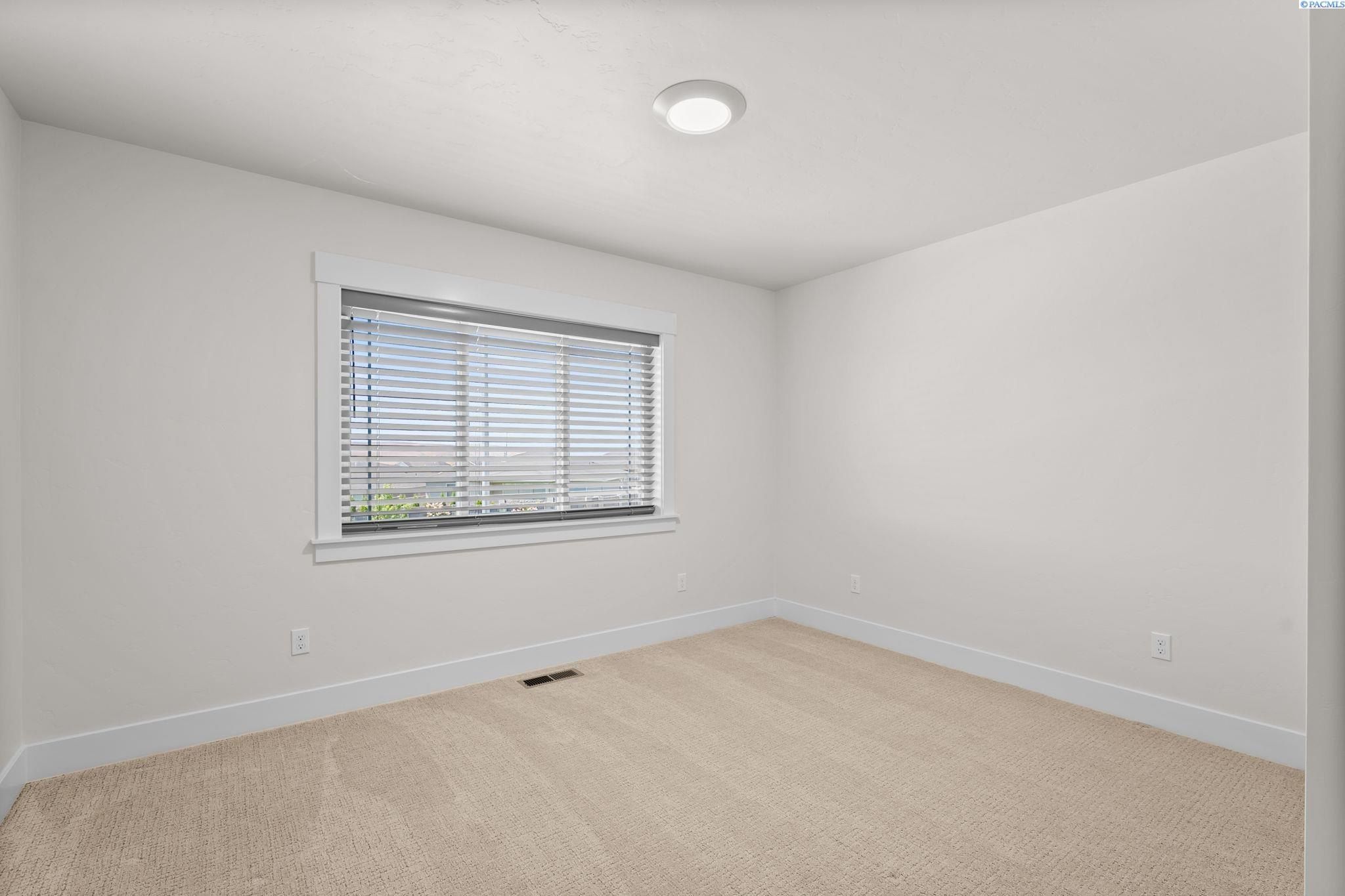 588 Lazio Way. Richland, WA 99352