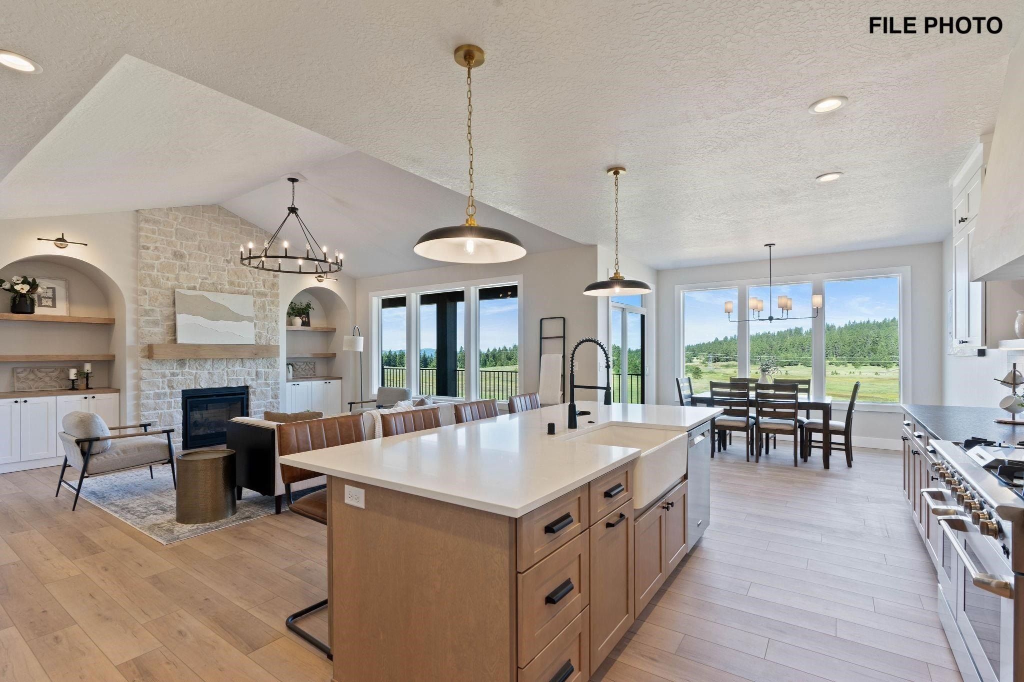 8818 E Little Deep Creek Ln. Colbert, WA 99005