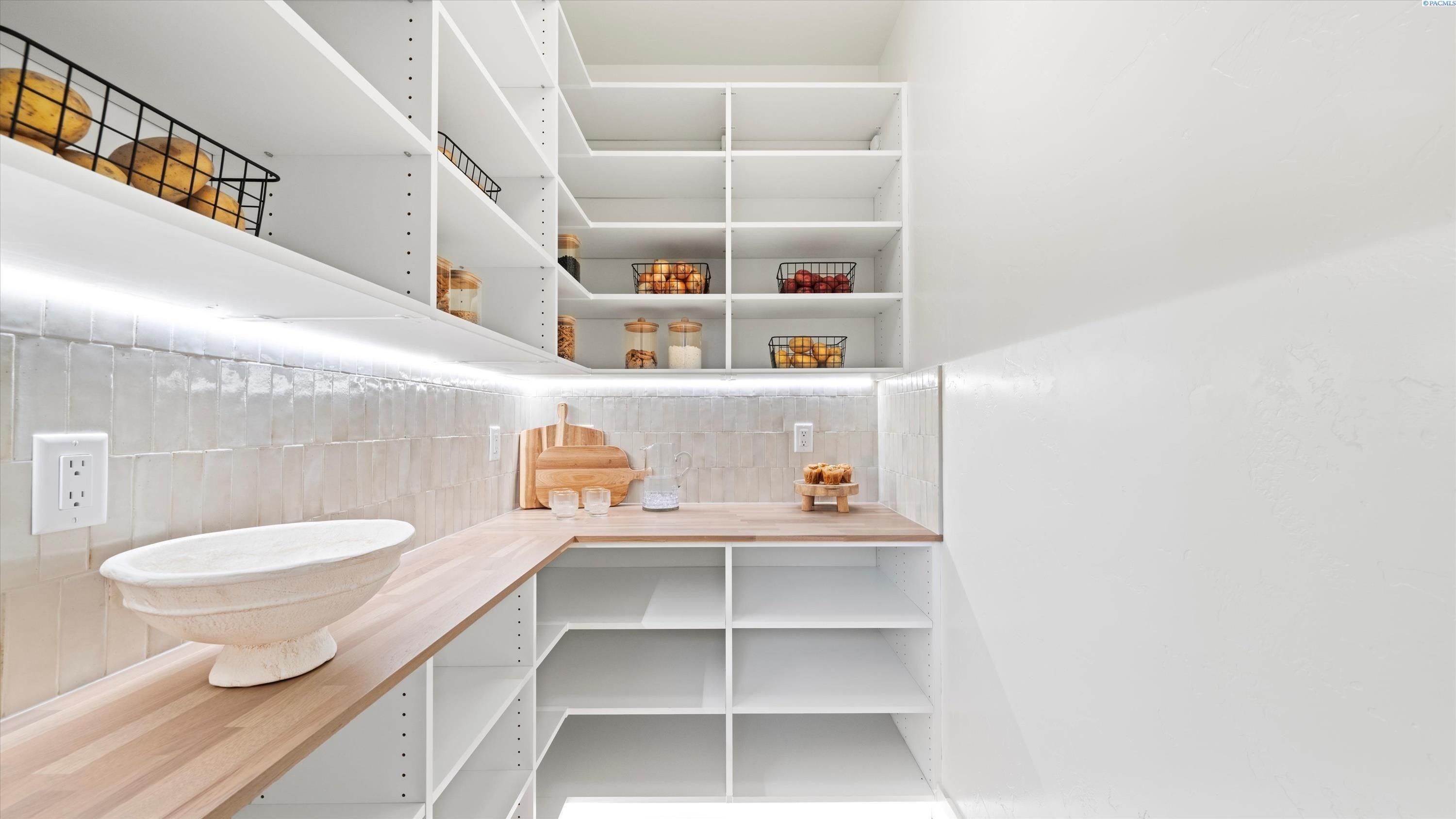 5512 W Metaline Ave. Kennewick, WA 99336