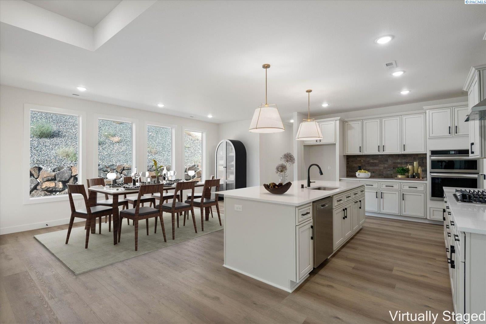 1113 Fairhaven Loop. Richland, WA 99352