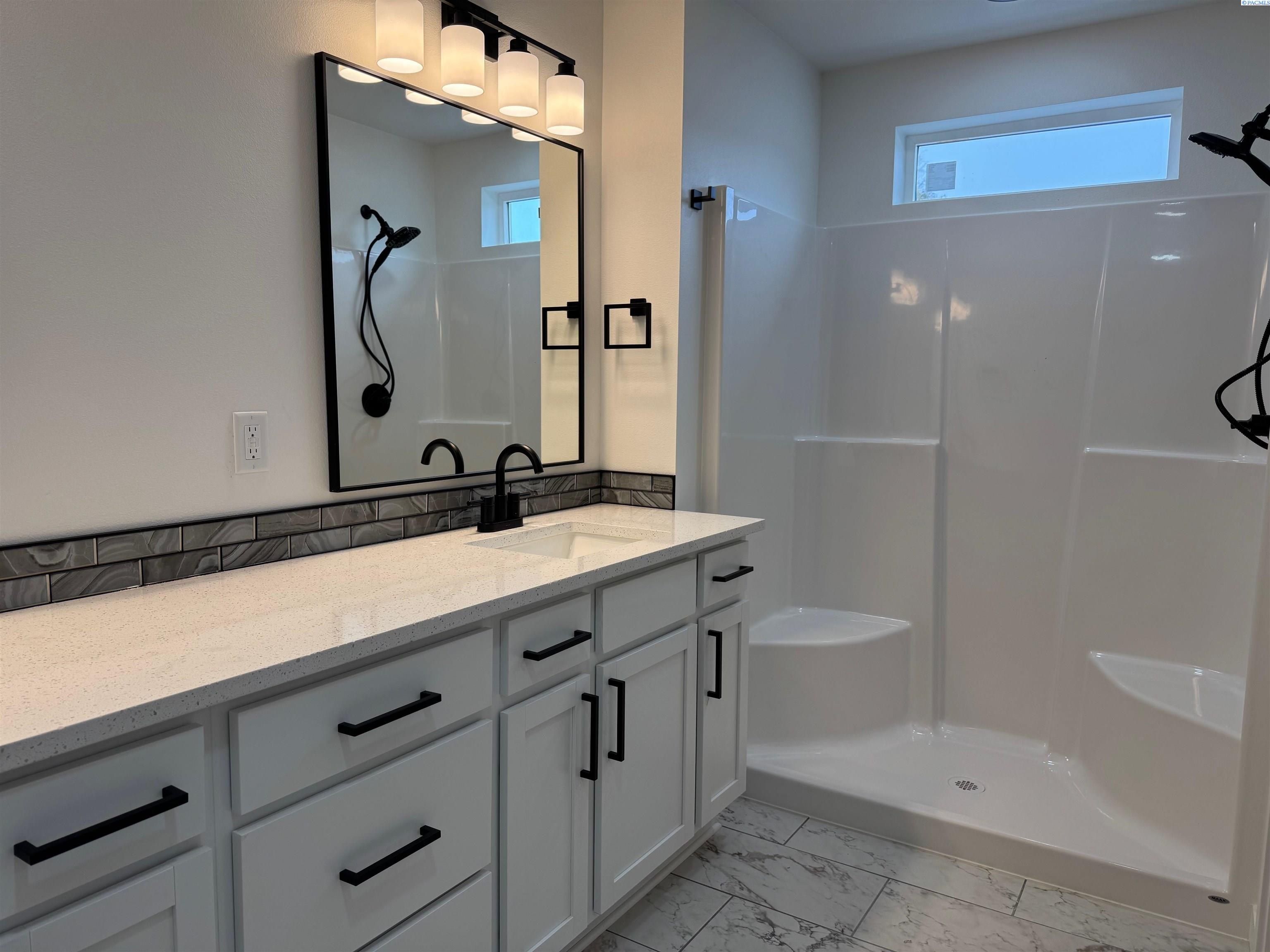 3416 W 6Th Place. Kennewick, WA 99336