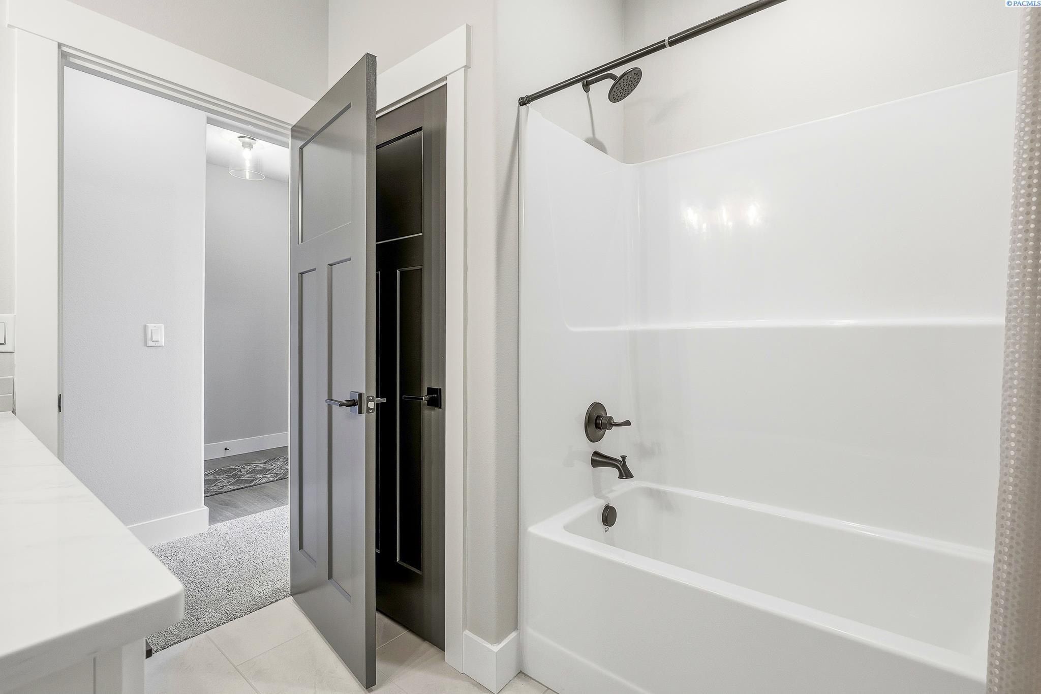 8709 Ashen Dr. Pasco, WA 99301