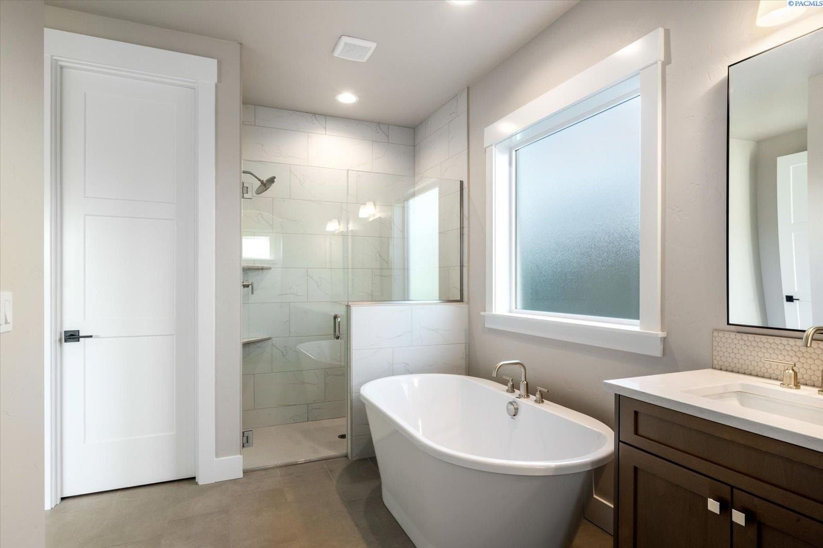 2346 Waterhill. Richland, WA 99352