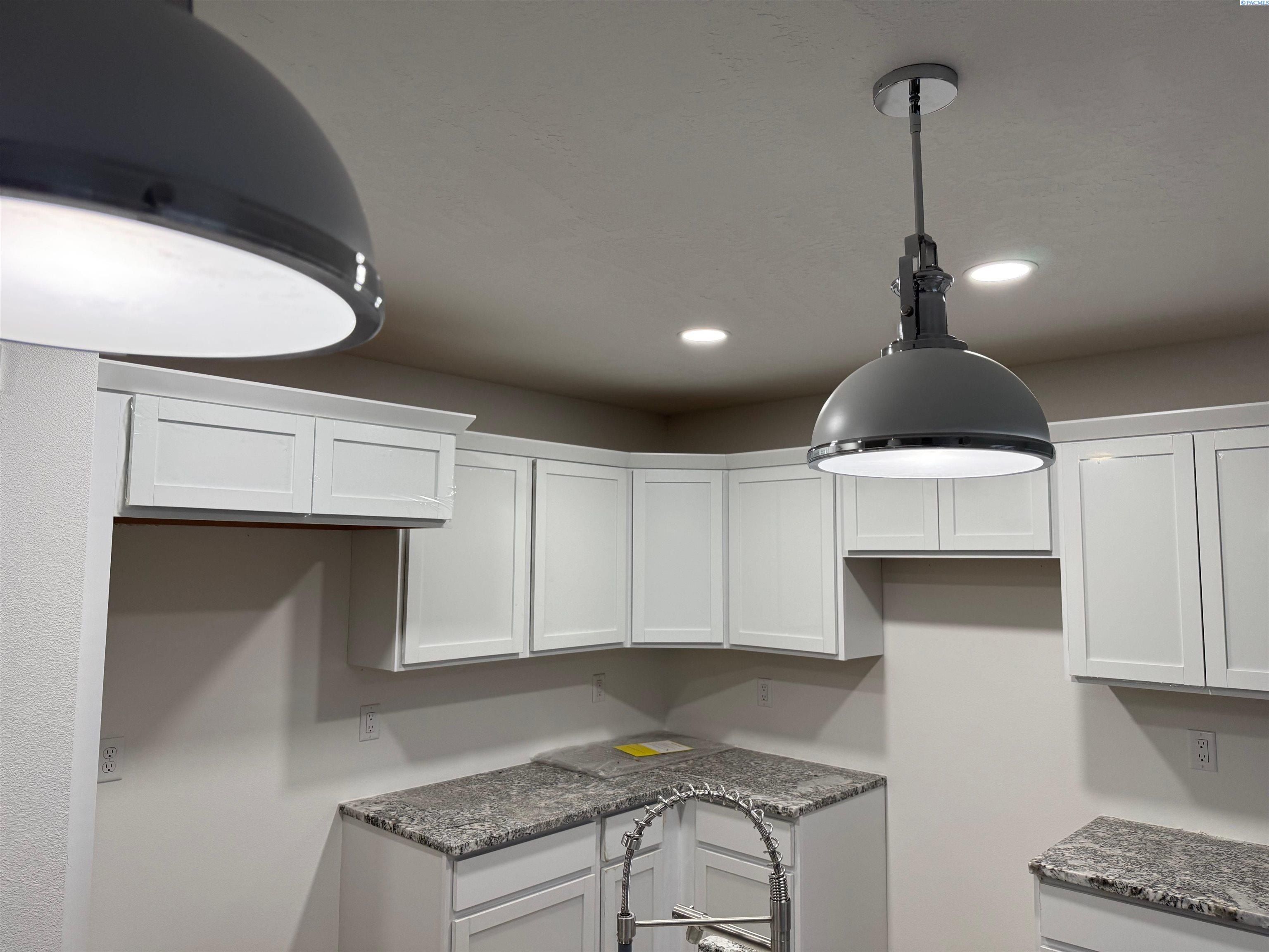 10015 W 15Th Place. Kennewick, WA 99338