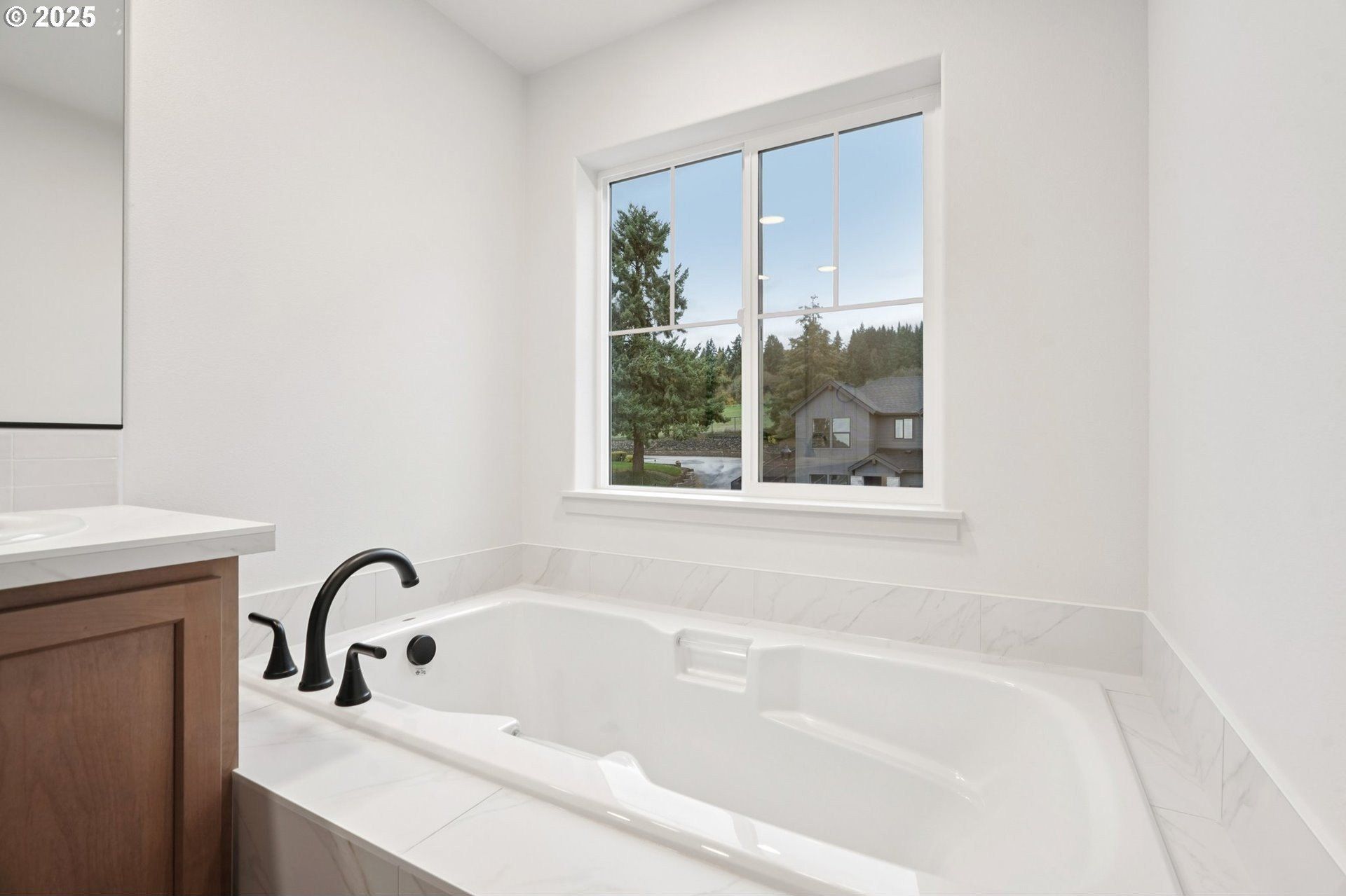 142 W 20Th Way. La Center, WA 98629