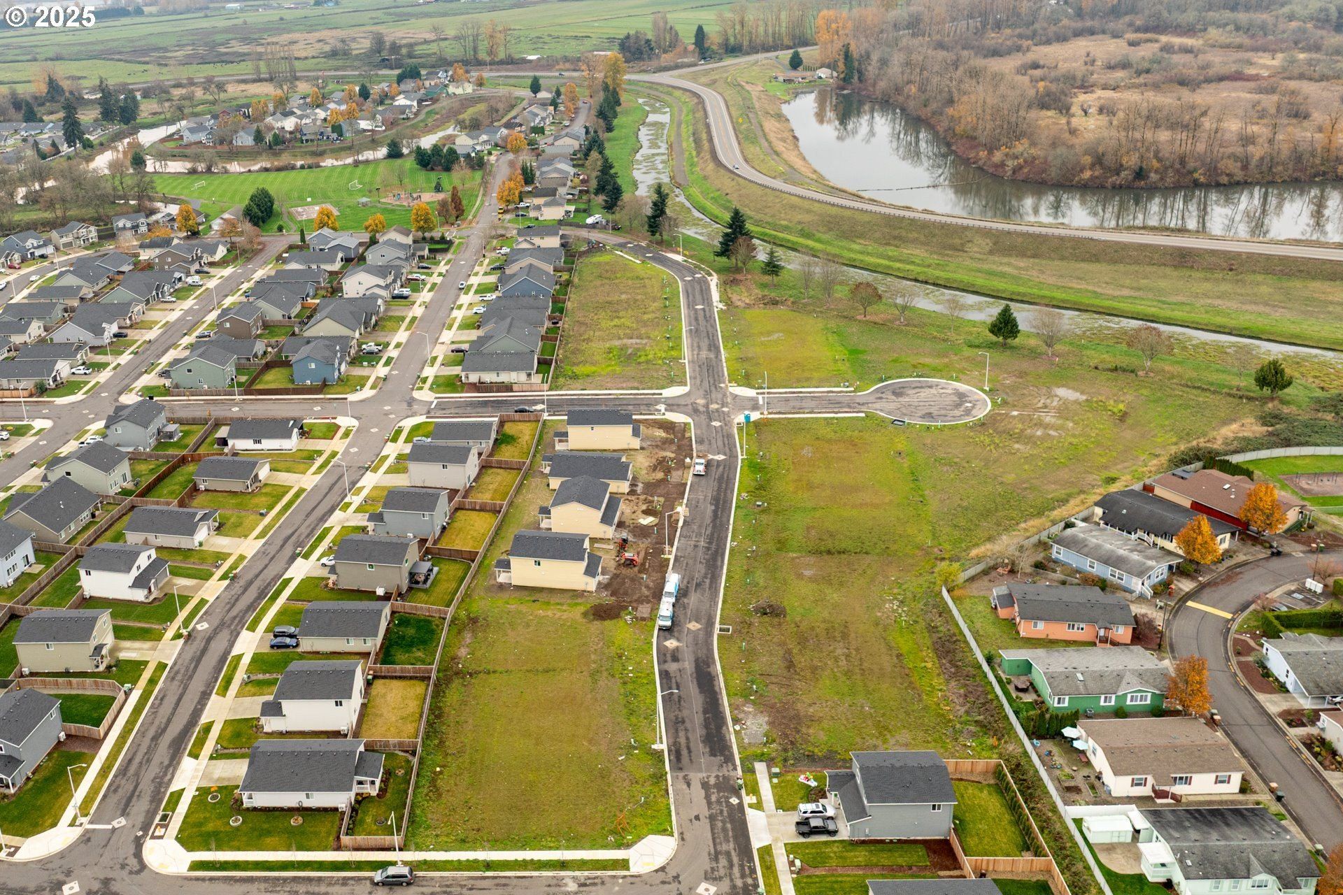 2016 Henderson Way. Longview, WA 98632