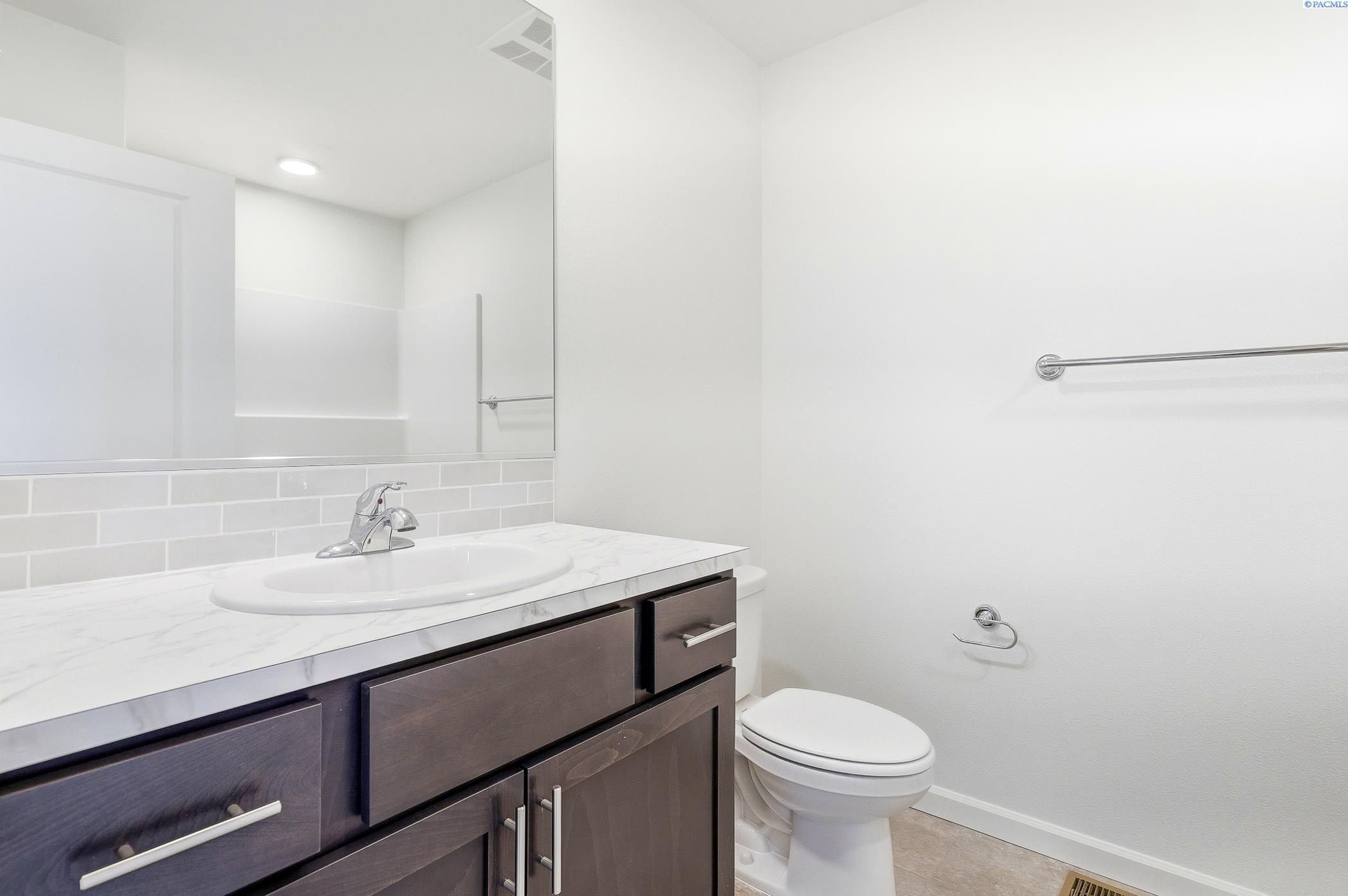 1202 Topaz Ave. Grandview, WA 98930