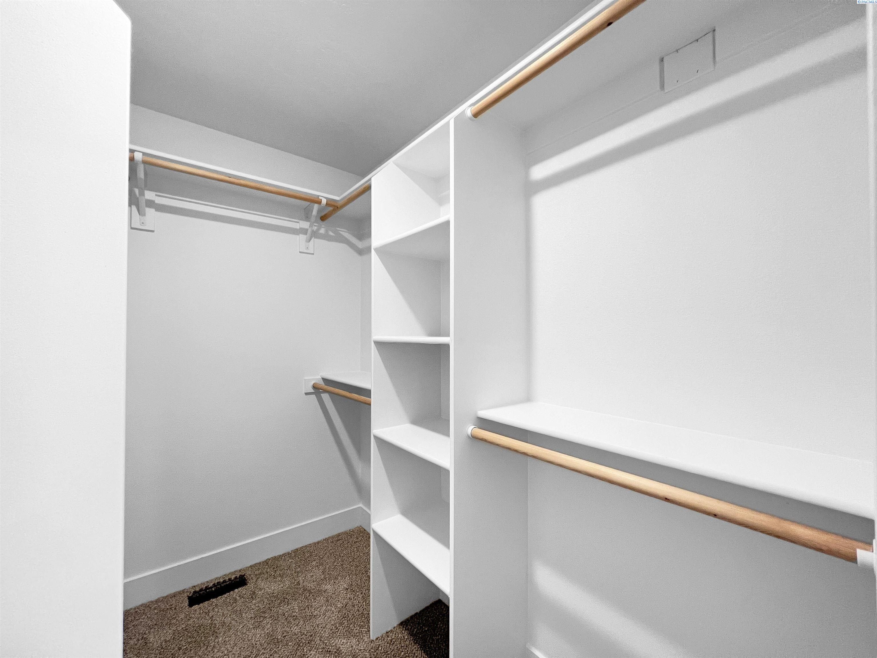 1415 Se Carolina. Richland, WA 99352