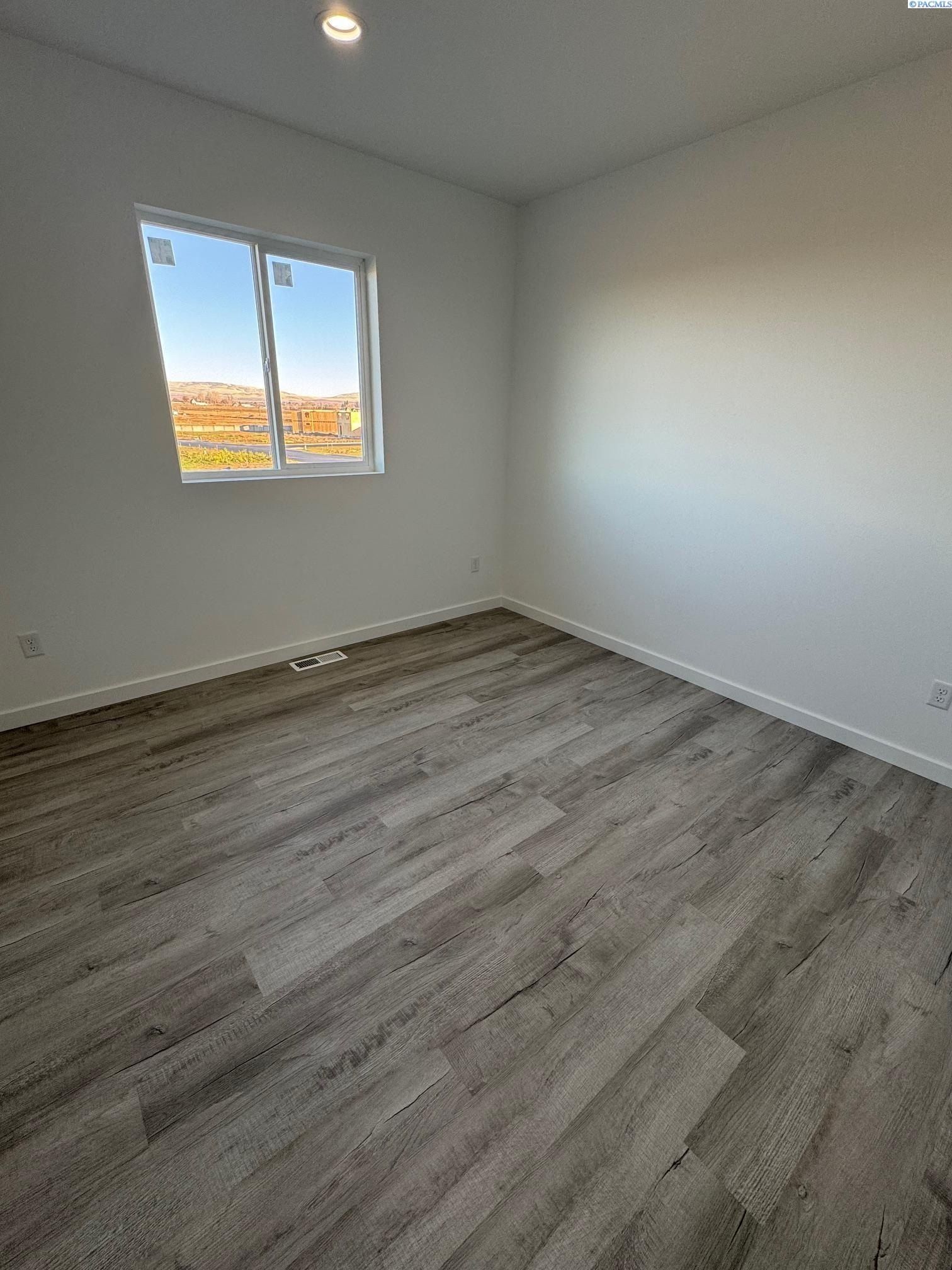 321 Olivia St. Sunnyside, WA 98944