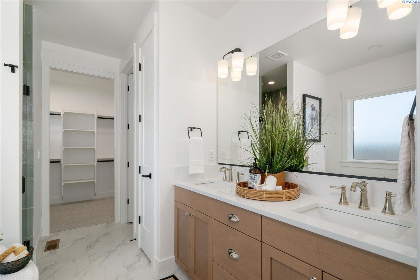 670 Cortona. Richland, WA 99352