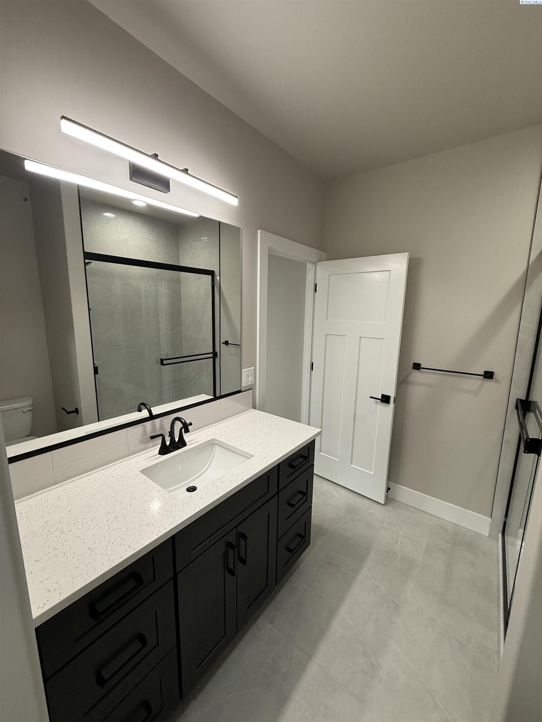 811 Rio Vista Loop. Richland, WA 99352