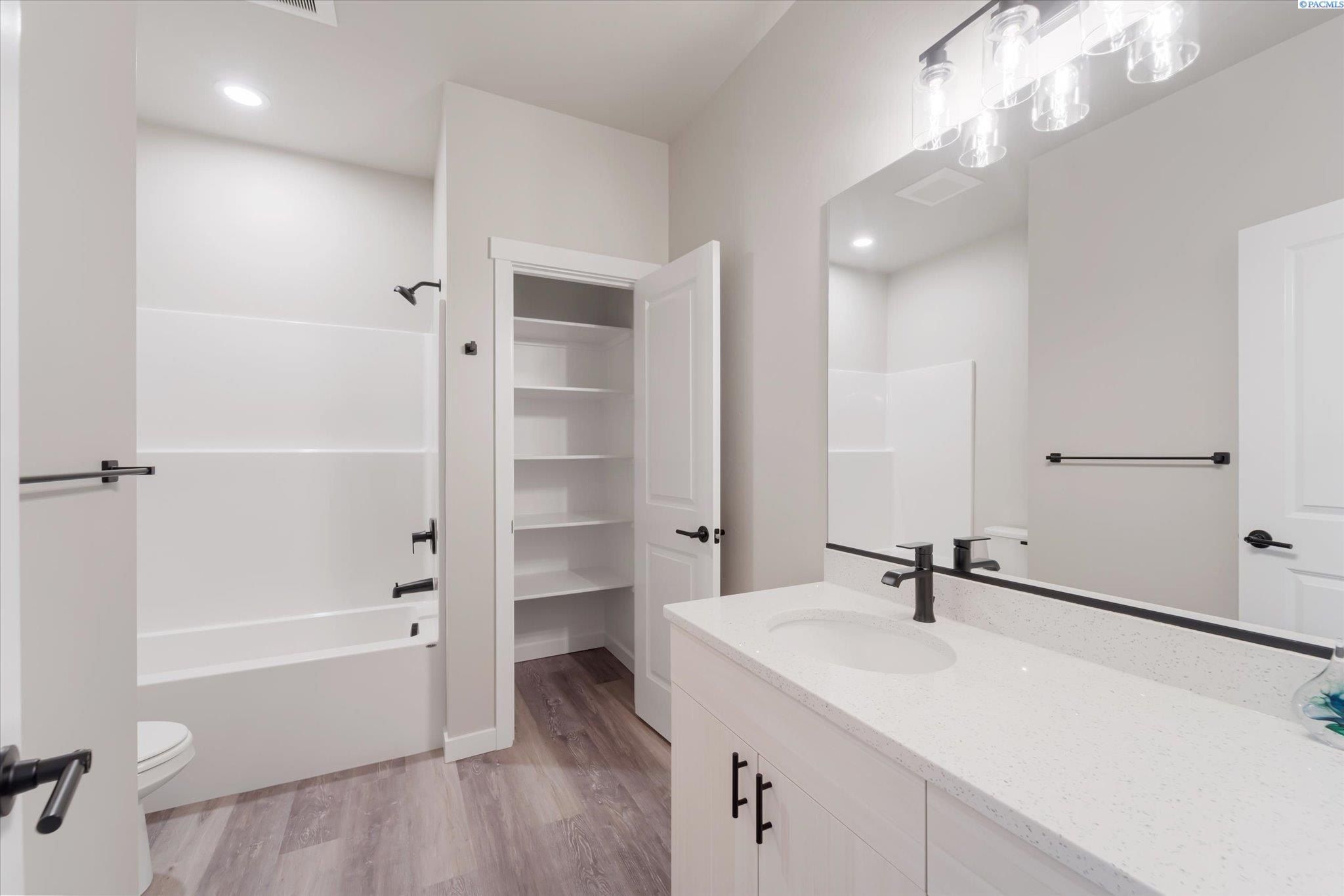 3654 Nuthatch St. Richland, WA 99352