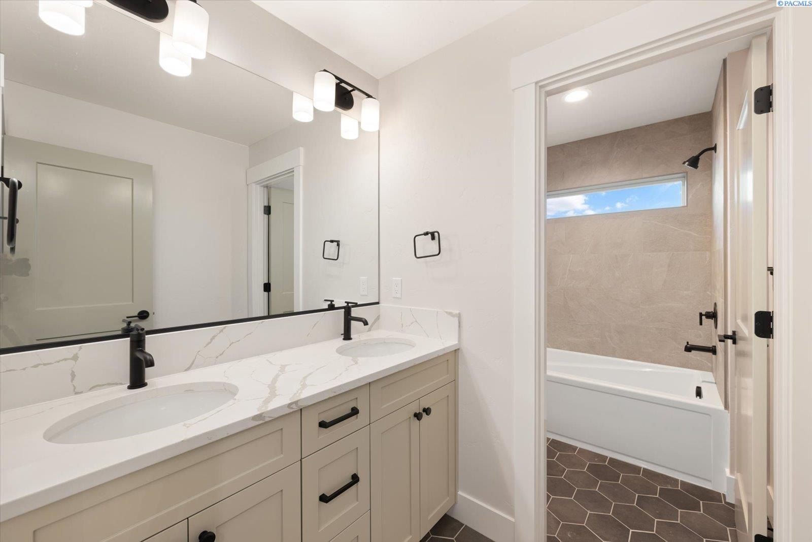 2354 Waterhill. Richland, WA 99352