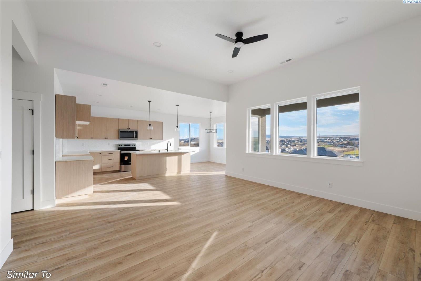 1141 Fairhaven Loop. Richland, WA 99352