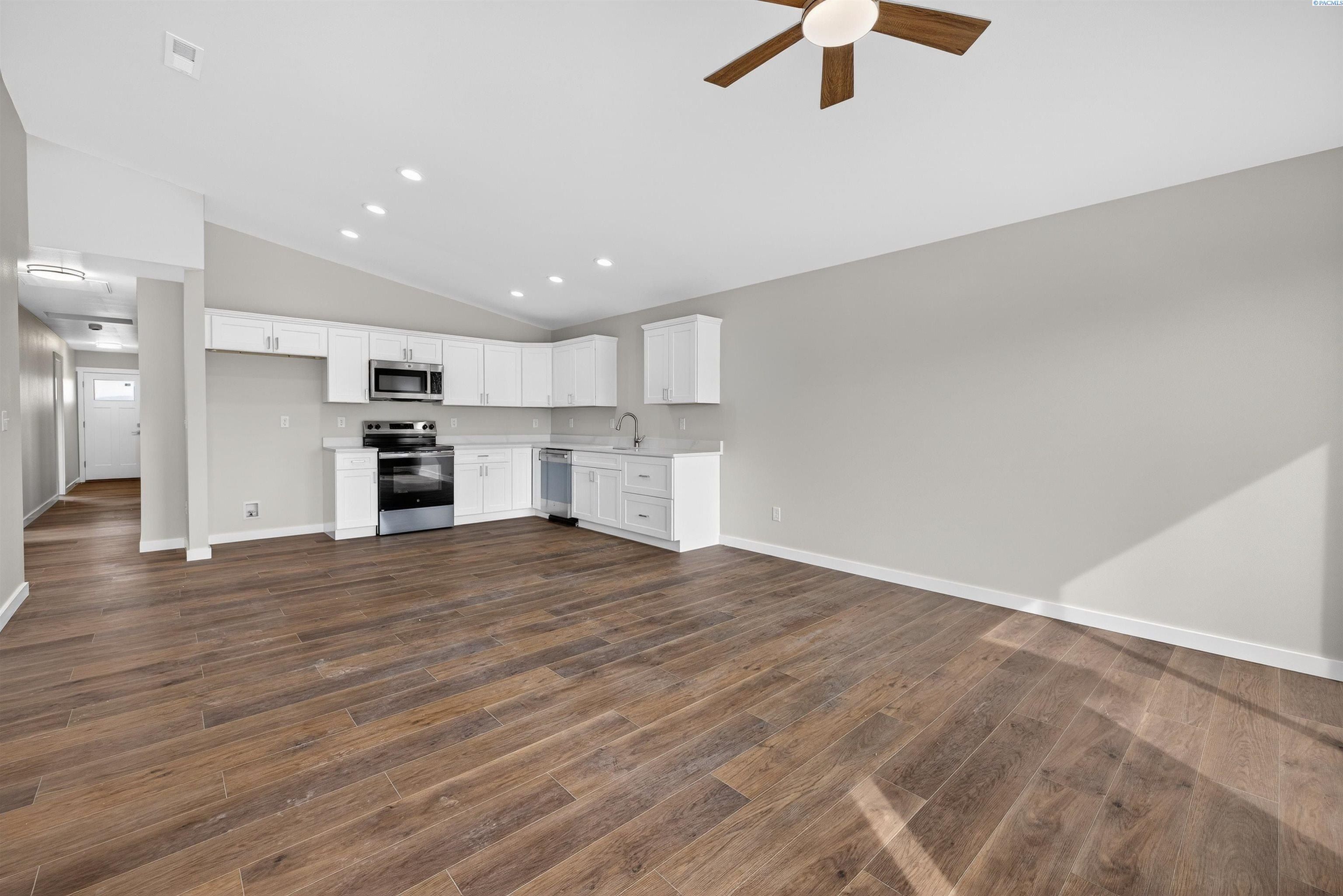 401 E Bonnieview. Grandview, WA 98930