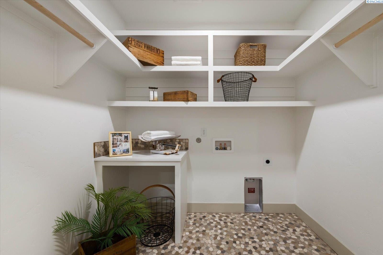 2378 Waterhill Avenue. Richland, WA 99352