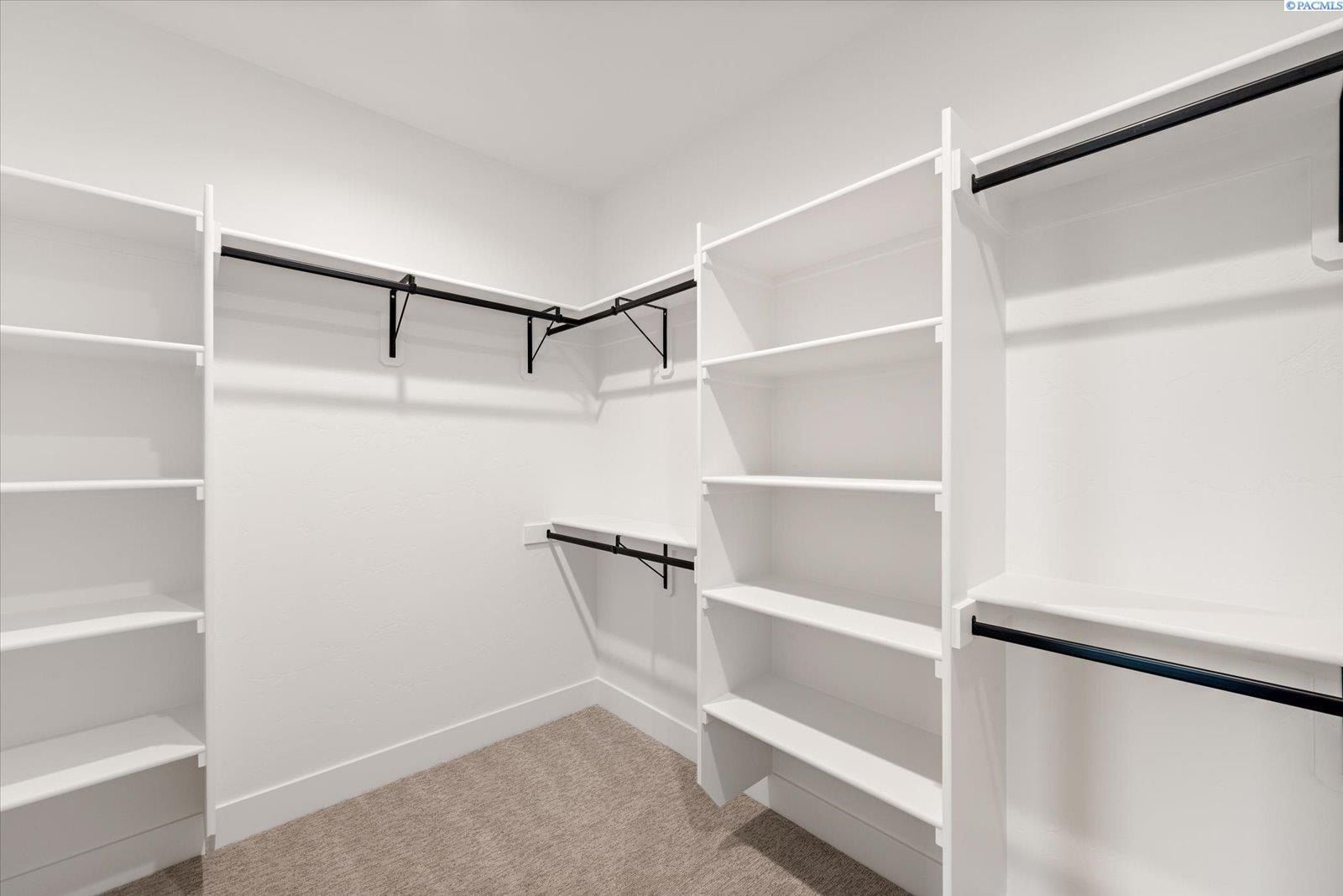 2385 Waterhill. Richland, WA 99352