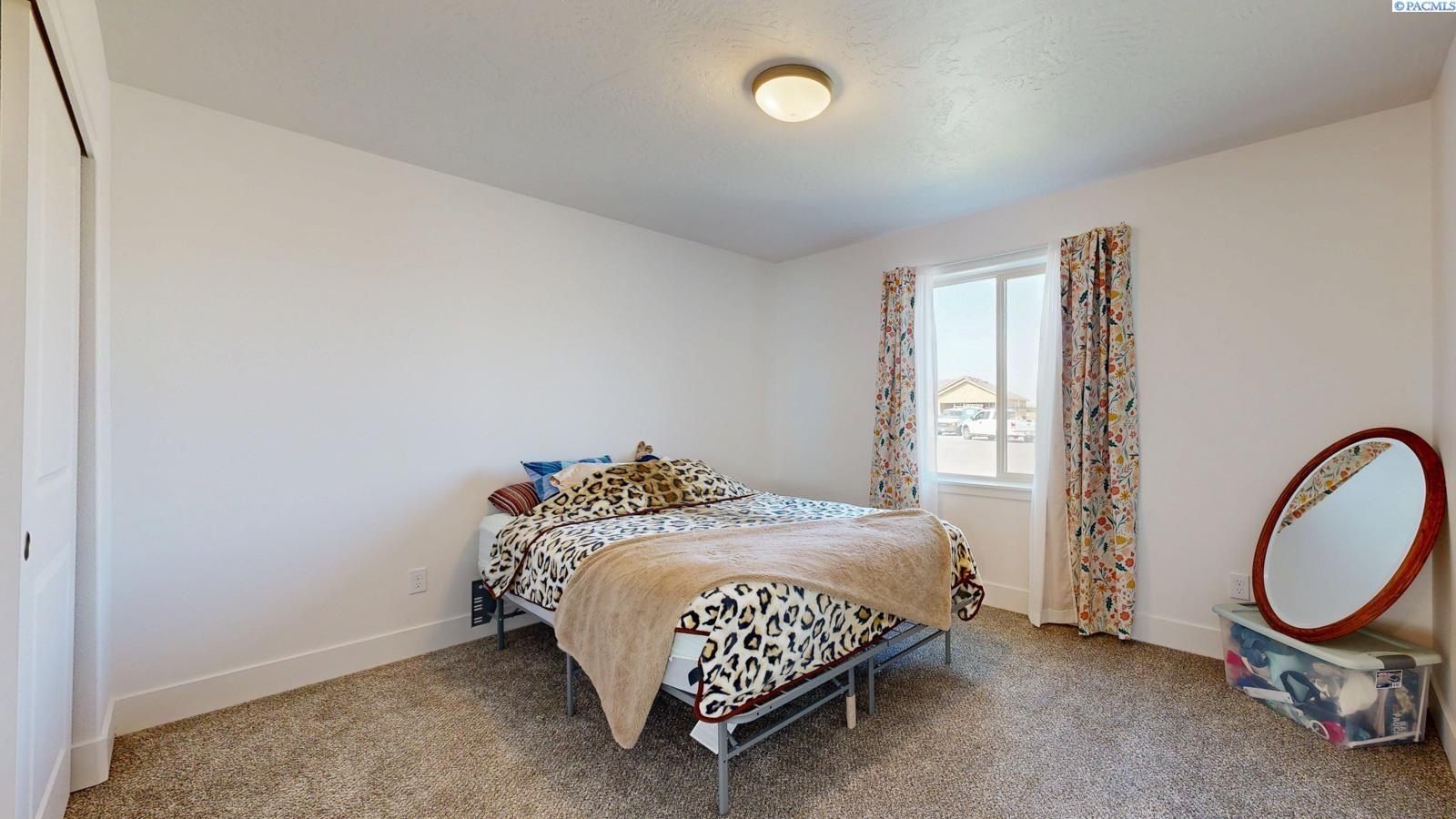 1609 Diamond Avenue. Grandview, WA 98930