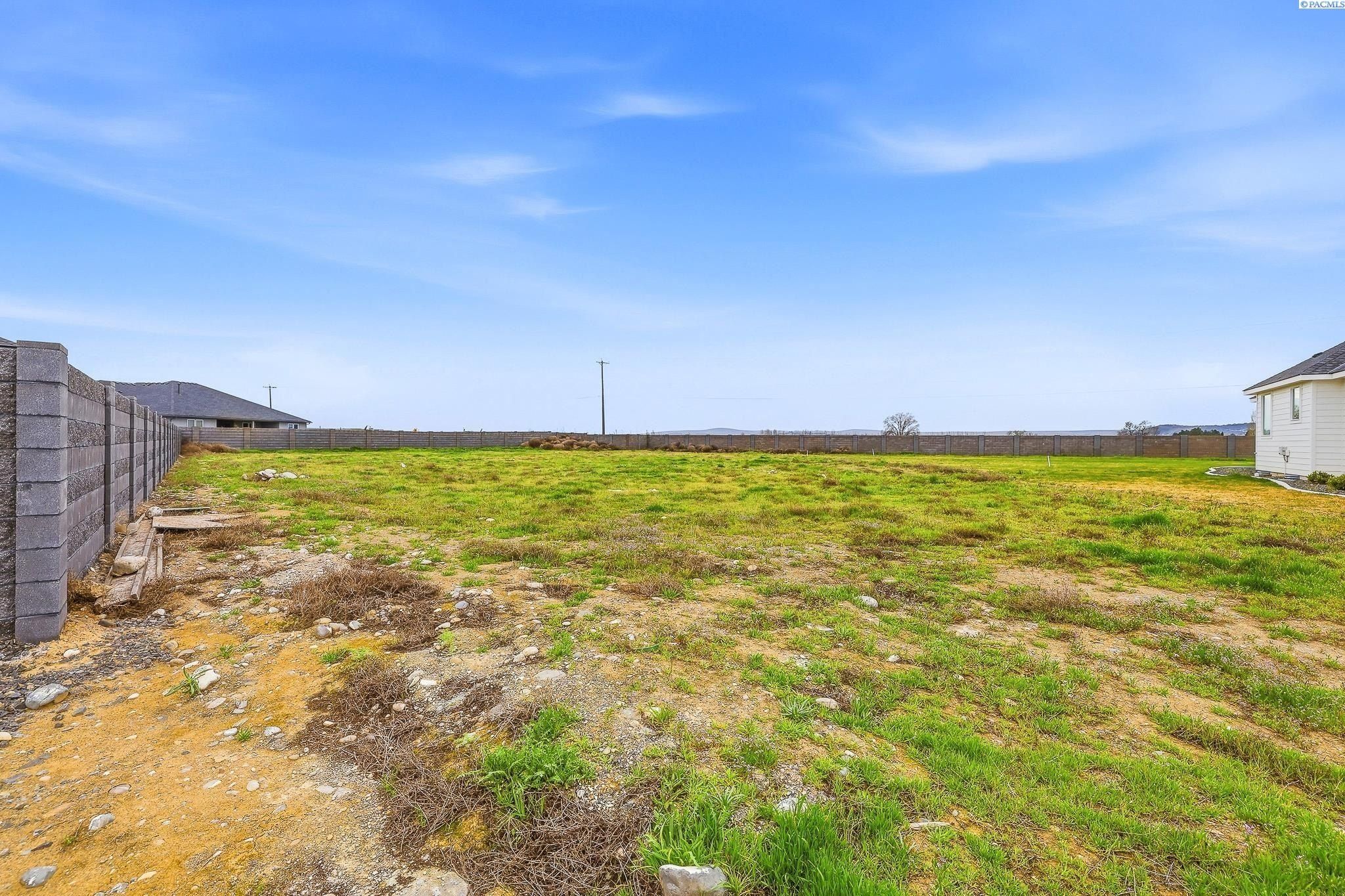 12700 Blackfoot Dr. Pasco, WA 99301