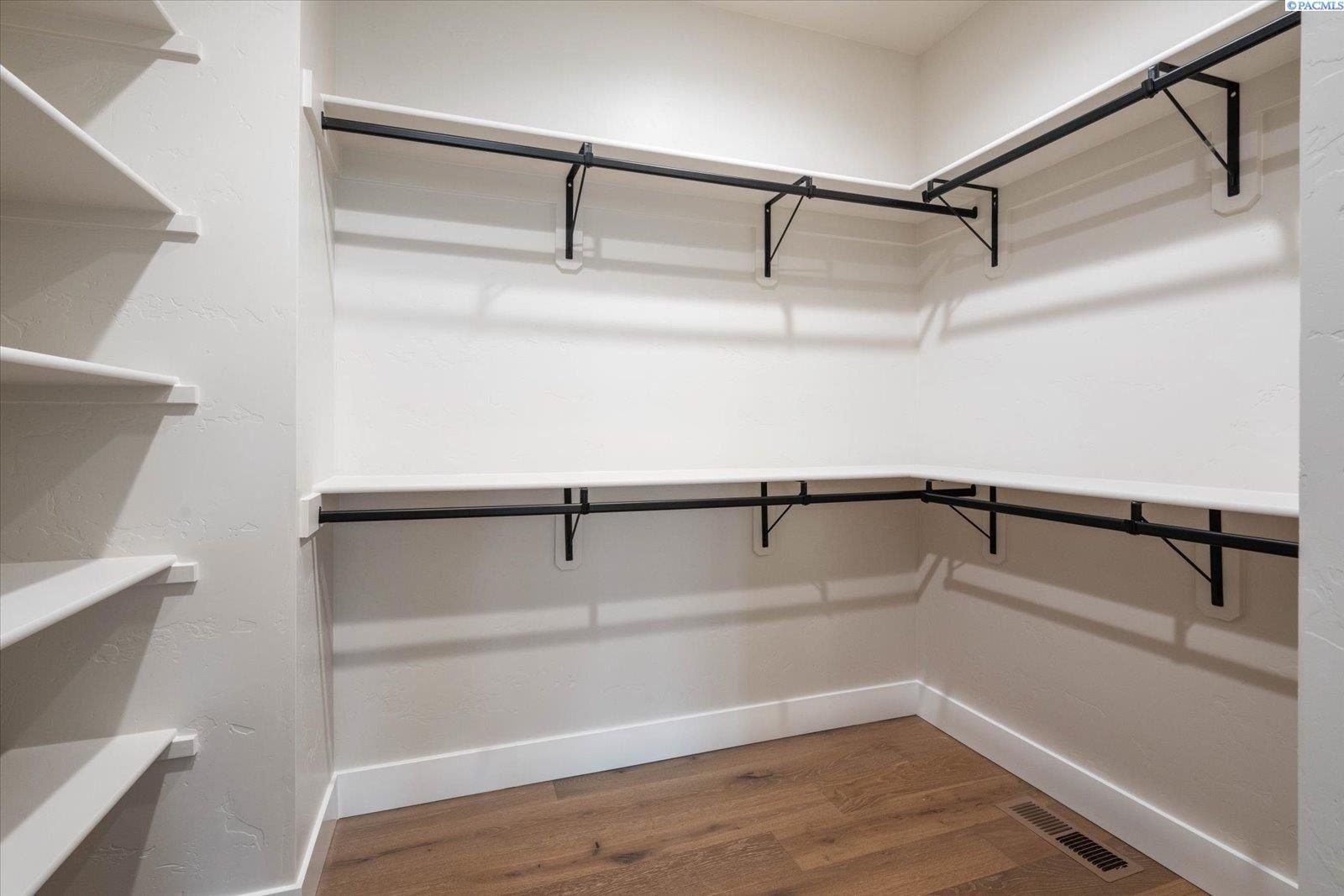 2370 Waterhill. Richland, WA 99352