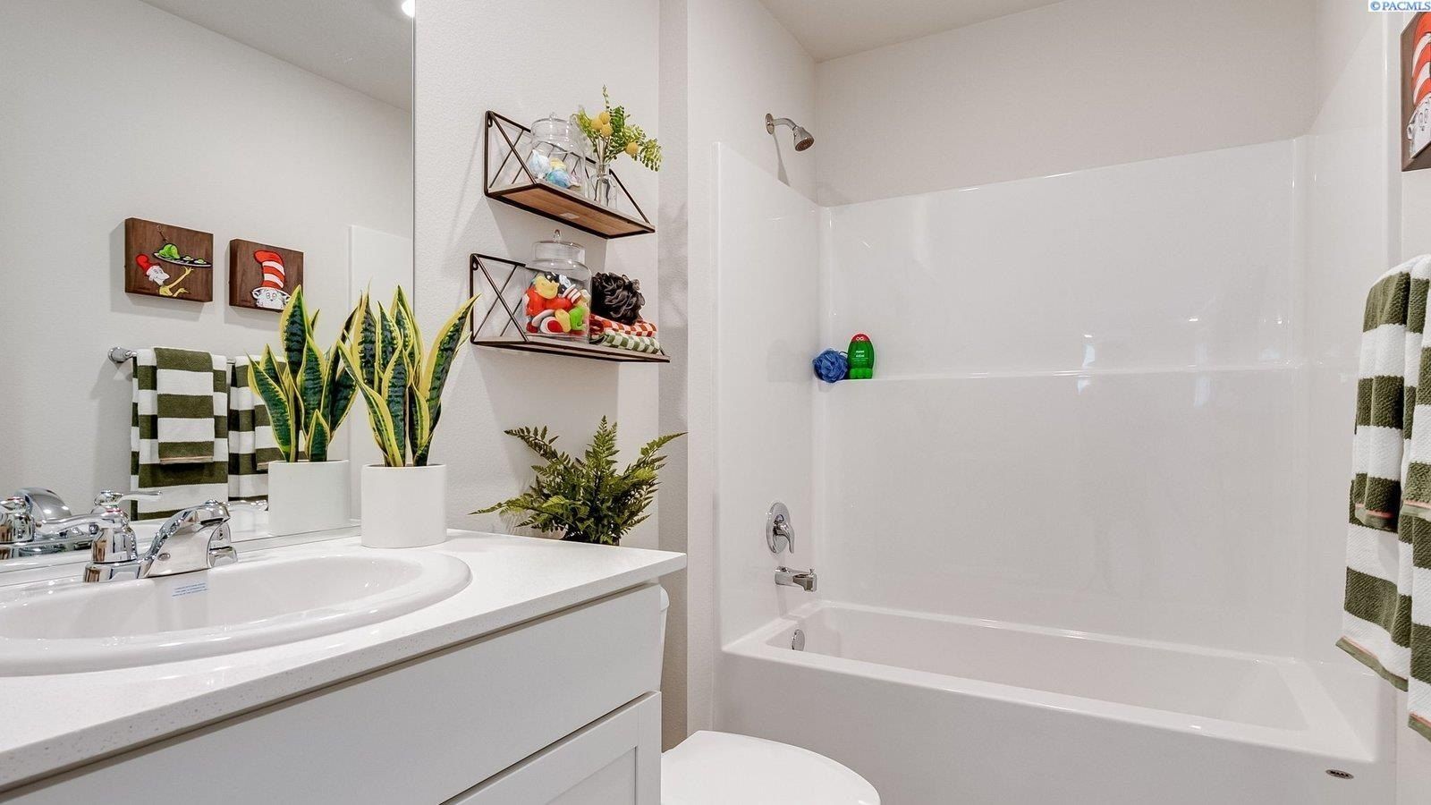 6439 Polar Dr. Pasco, WA 99301