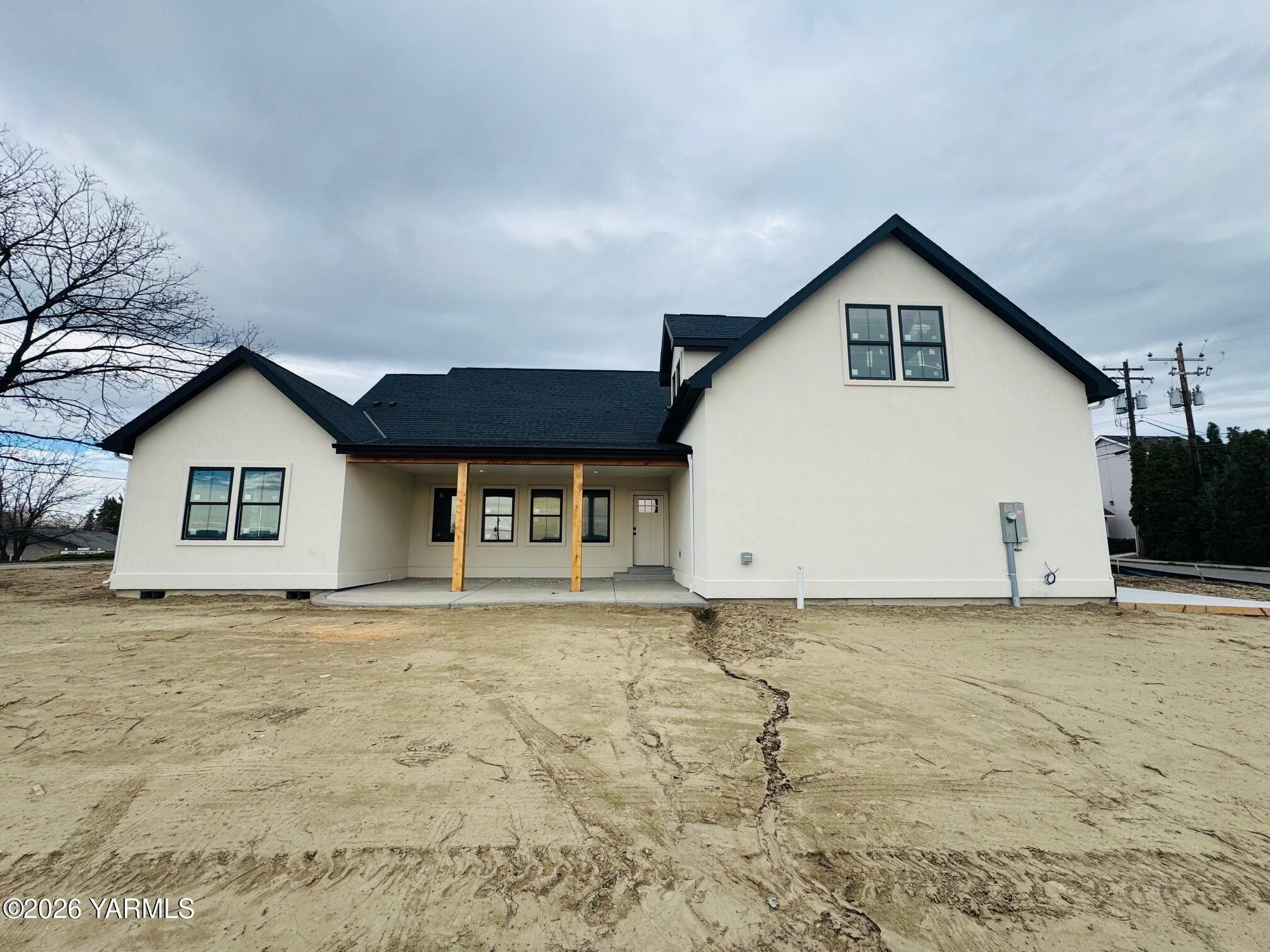 304 6Th St. Zillah, WA 98953