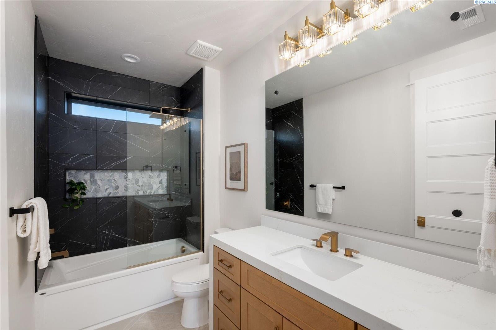 708 Lazio. Richland, WA 99352