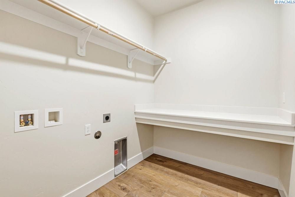 2948 Vistara Way. Richland, WA 99354