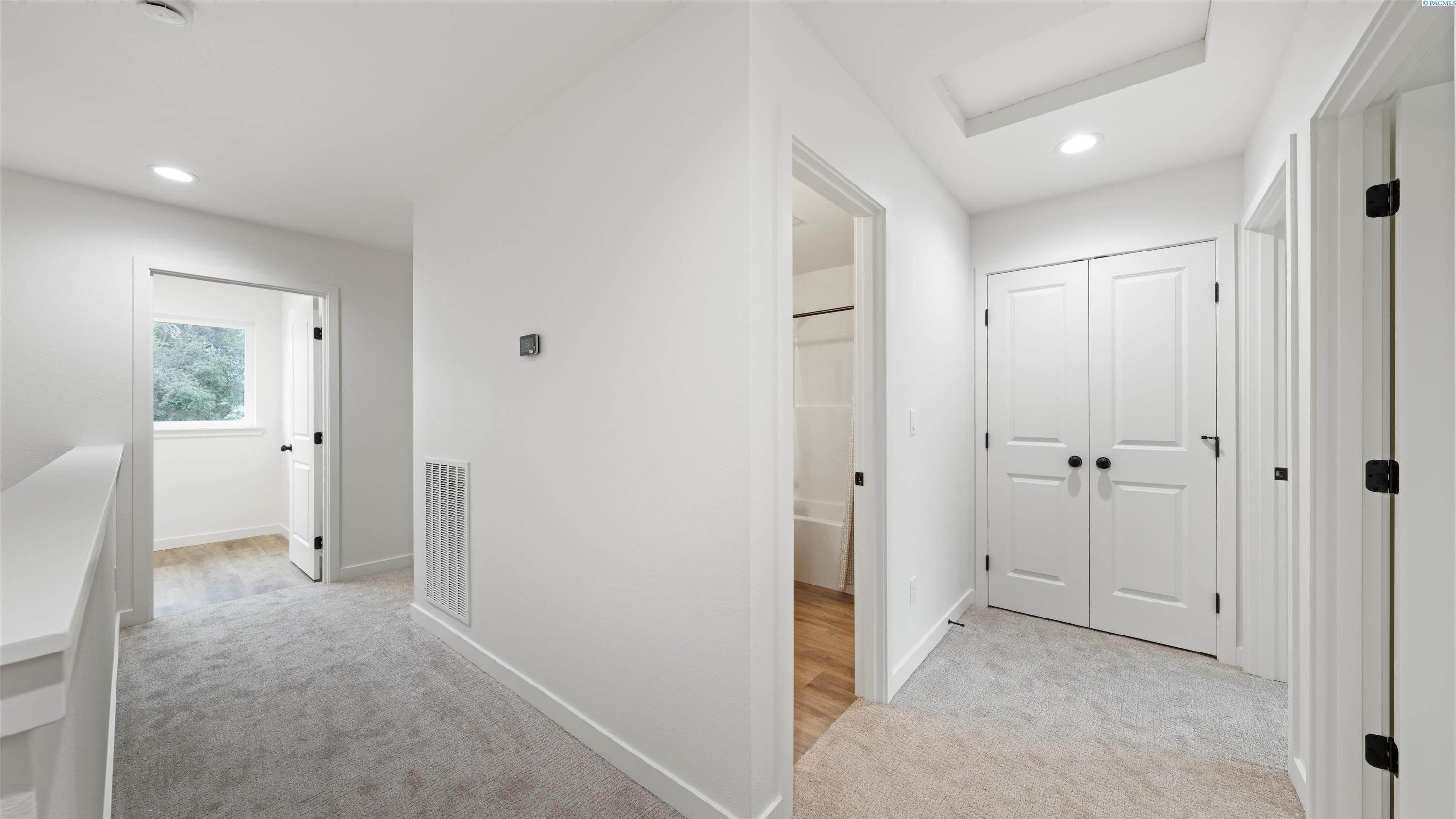 3472 W 6Th Place. Kennewick, WA 99336