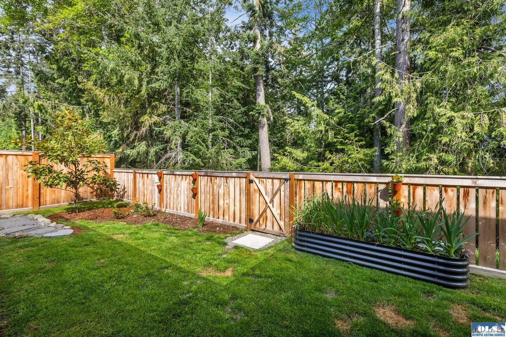 1529 Discovery Loop. Port Angeles, WA 98363