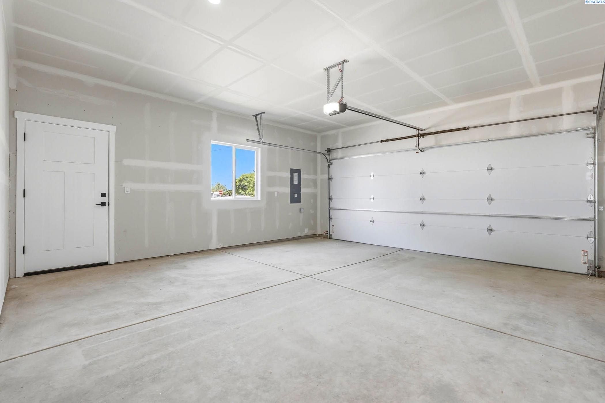 71 W Third Ave. Burbank, WA 99323